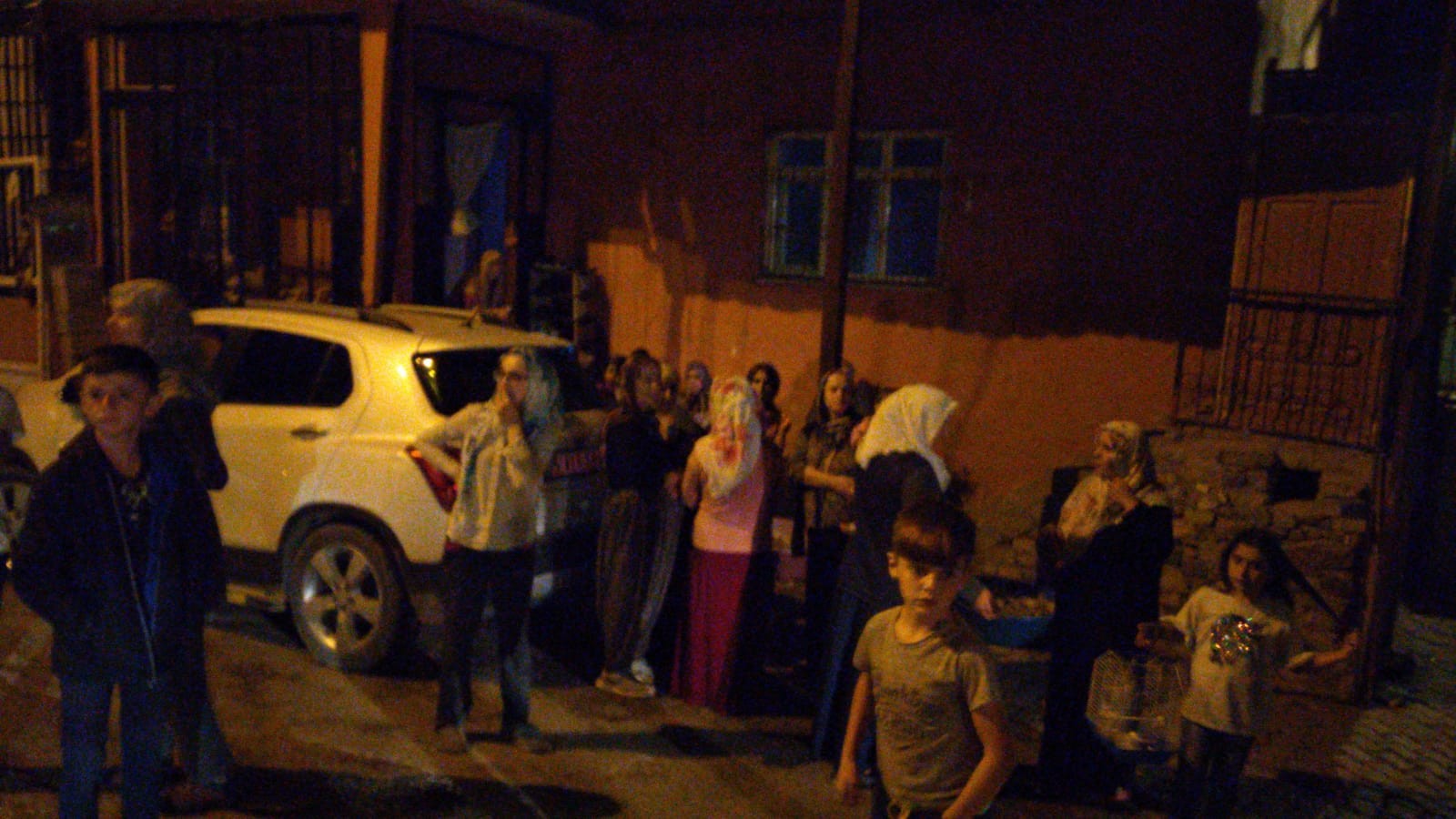 Son Depremler: Bitlis'in Hizan ilçesinde 4.6 büyüklüğünde deprem