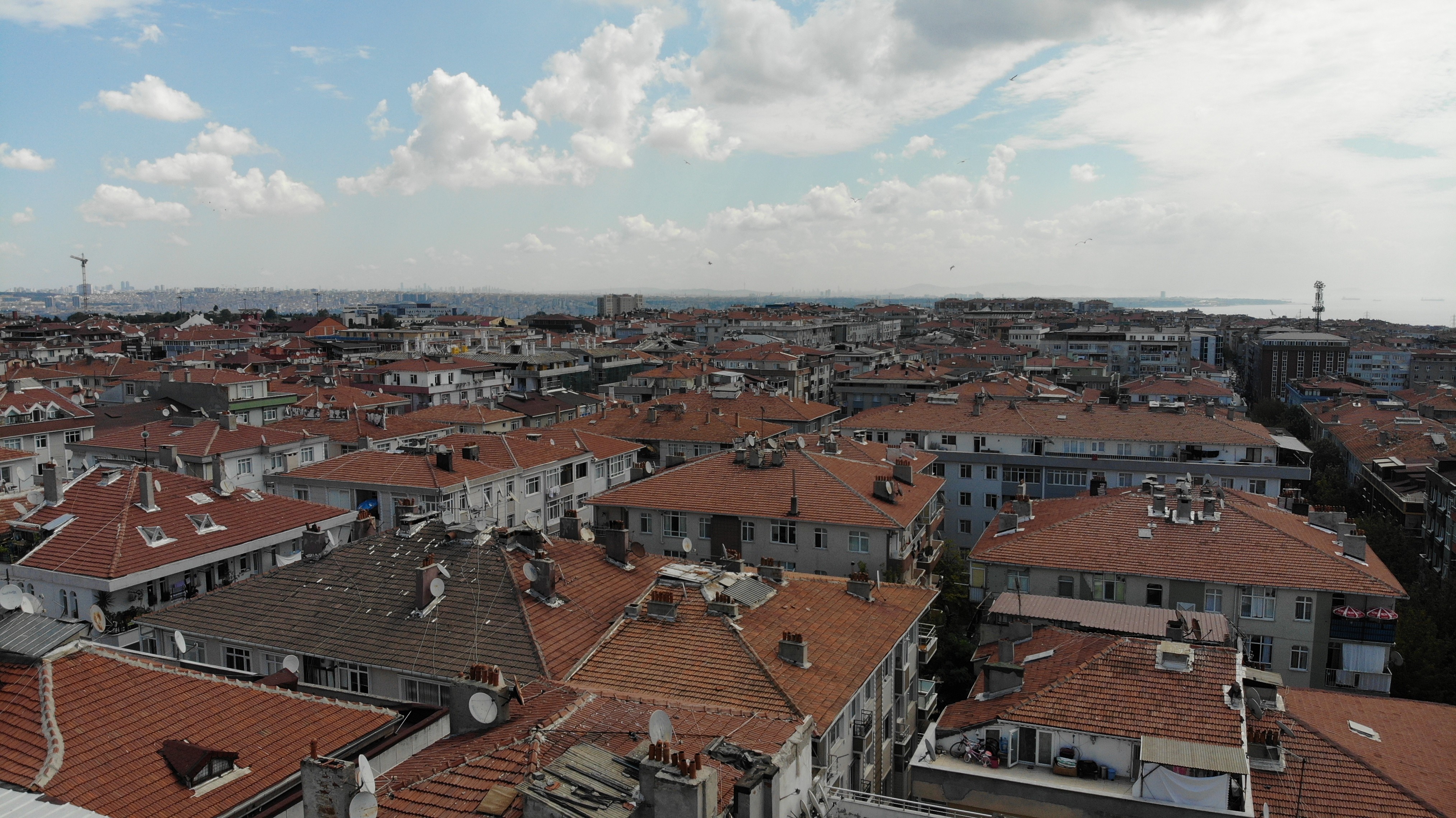 Avcılar’da 17 Ağustos’un 21’inci yılında da yüzlerce riskli binada yaşam sürüyor