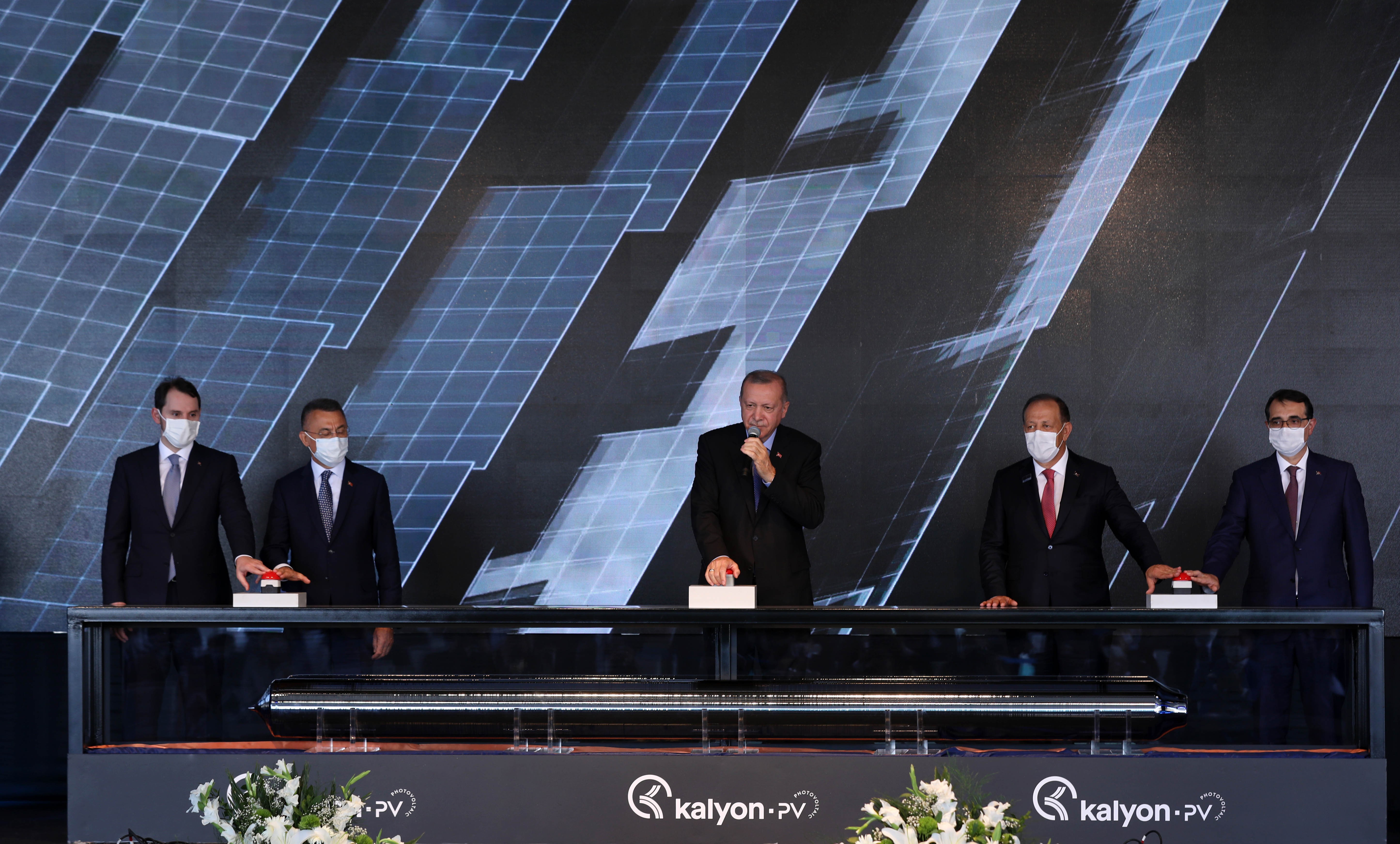 Türkiye'nin ilk entegre güneş paneli üretim fabrikası açıldı