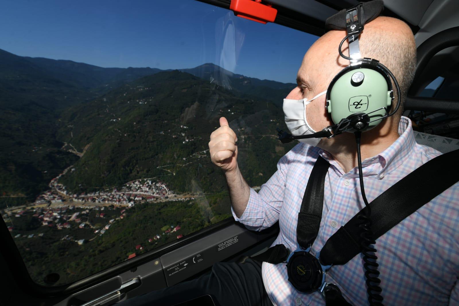 Bakan Karaismailoğlu selden etkilenen bölgeleri havadan inceledi.