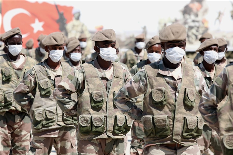 Bakan Akar ve TSK komuta kademesinden komandolara ziyaret