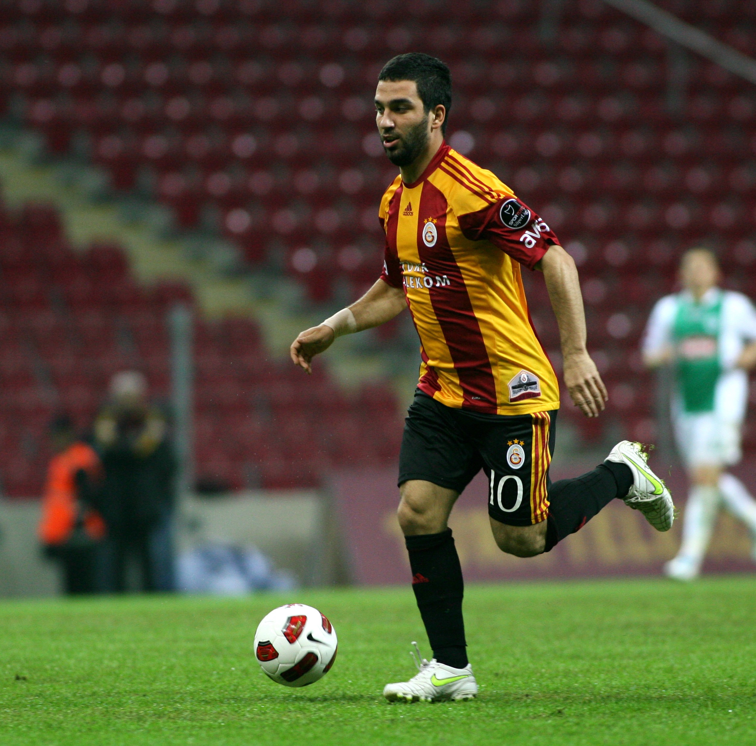 Arda Turan 3 bin 403 gün sonra Galatasaray formasıyla