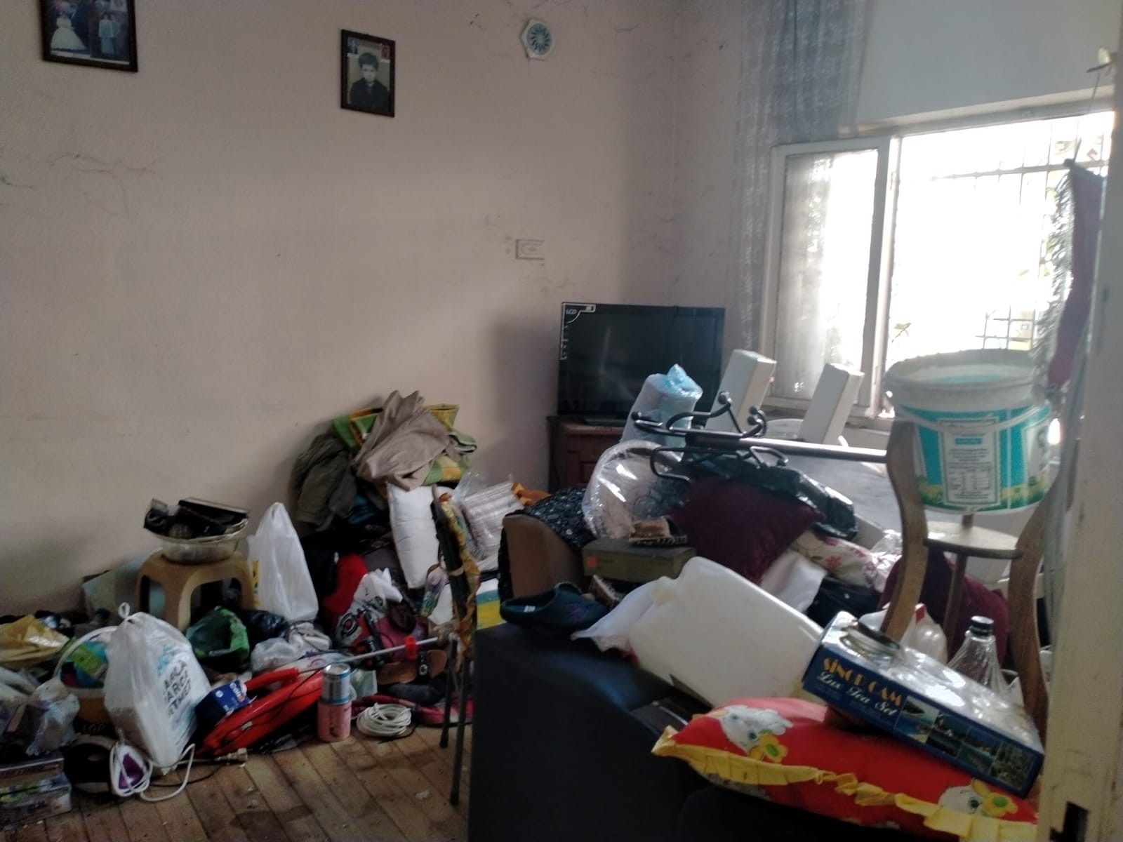 Çöp evden çıktı, ekipler şaştı kaldı!