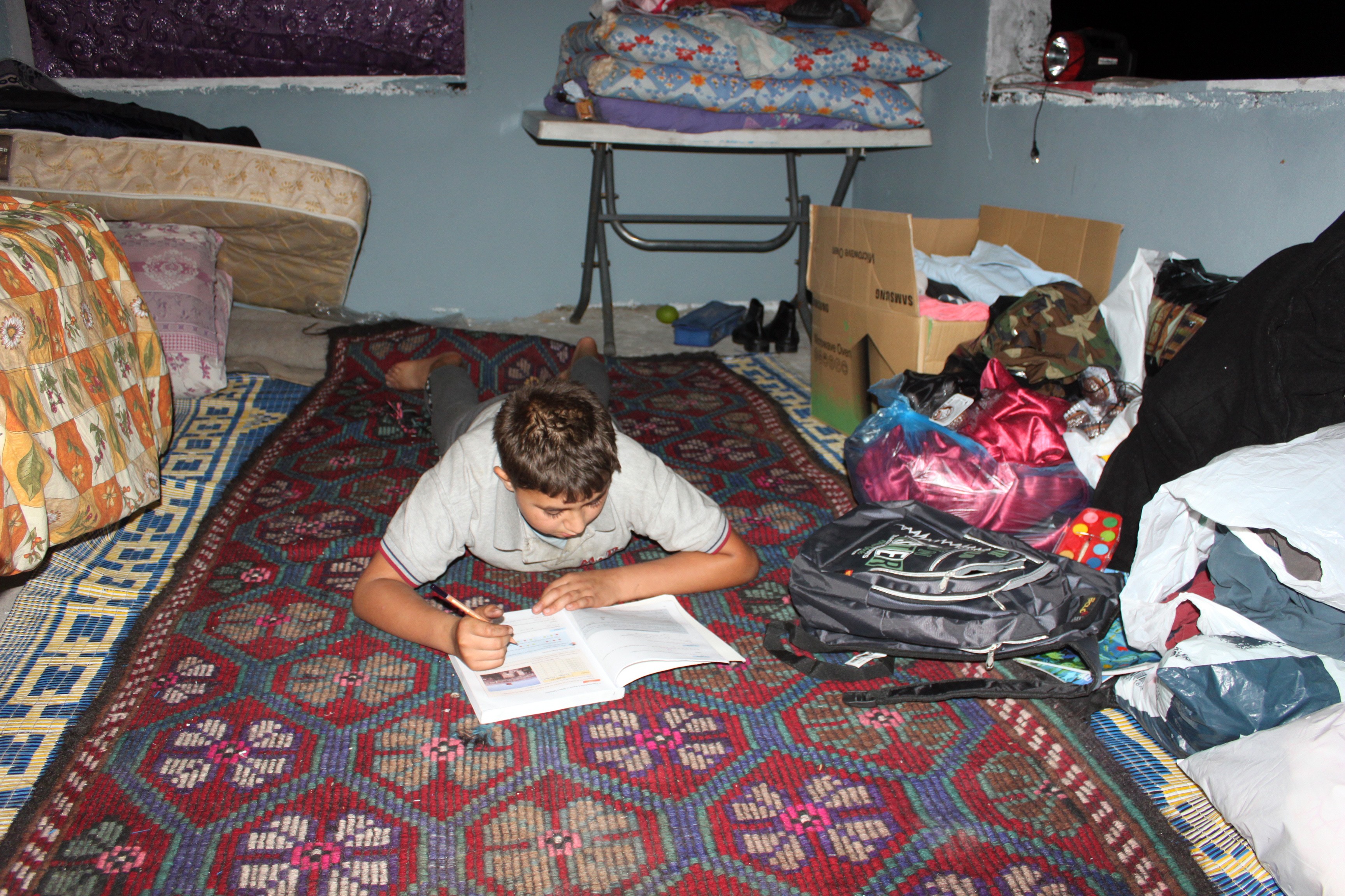 Evi yanan aile yardım eli bekliyor