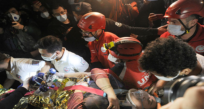 Buse, 9,5 saat sonra enkaz altından kurtarıldı