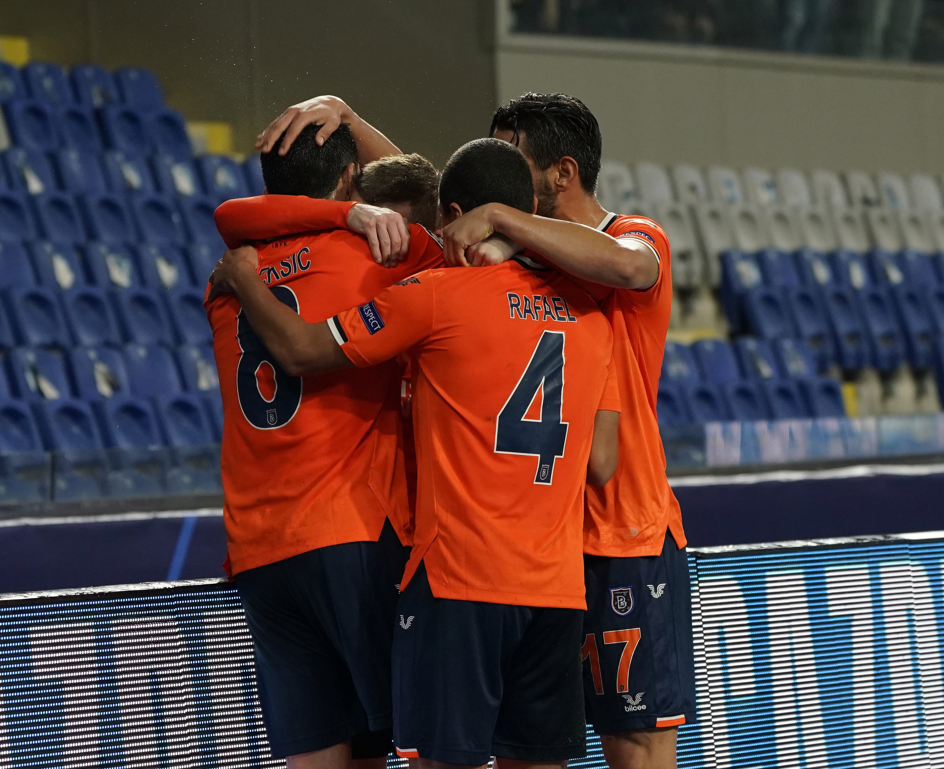 ÖZET İZLE| Başakşehir 2-1 Manchester United Maçı Özeti ve Golleri İzle