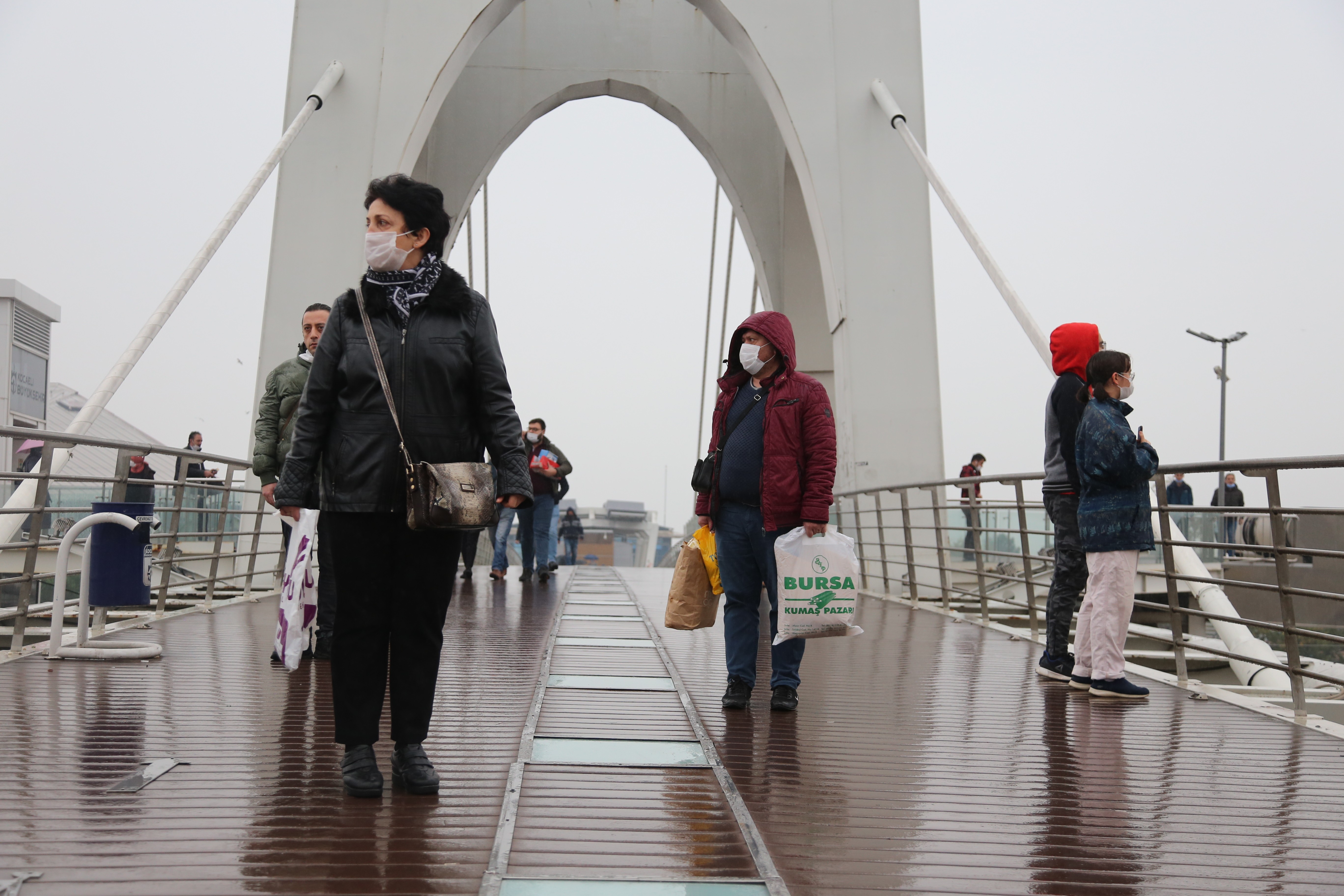 Yağmur altında Ata’ya saygı