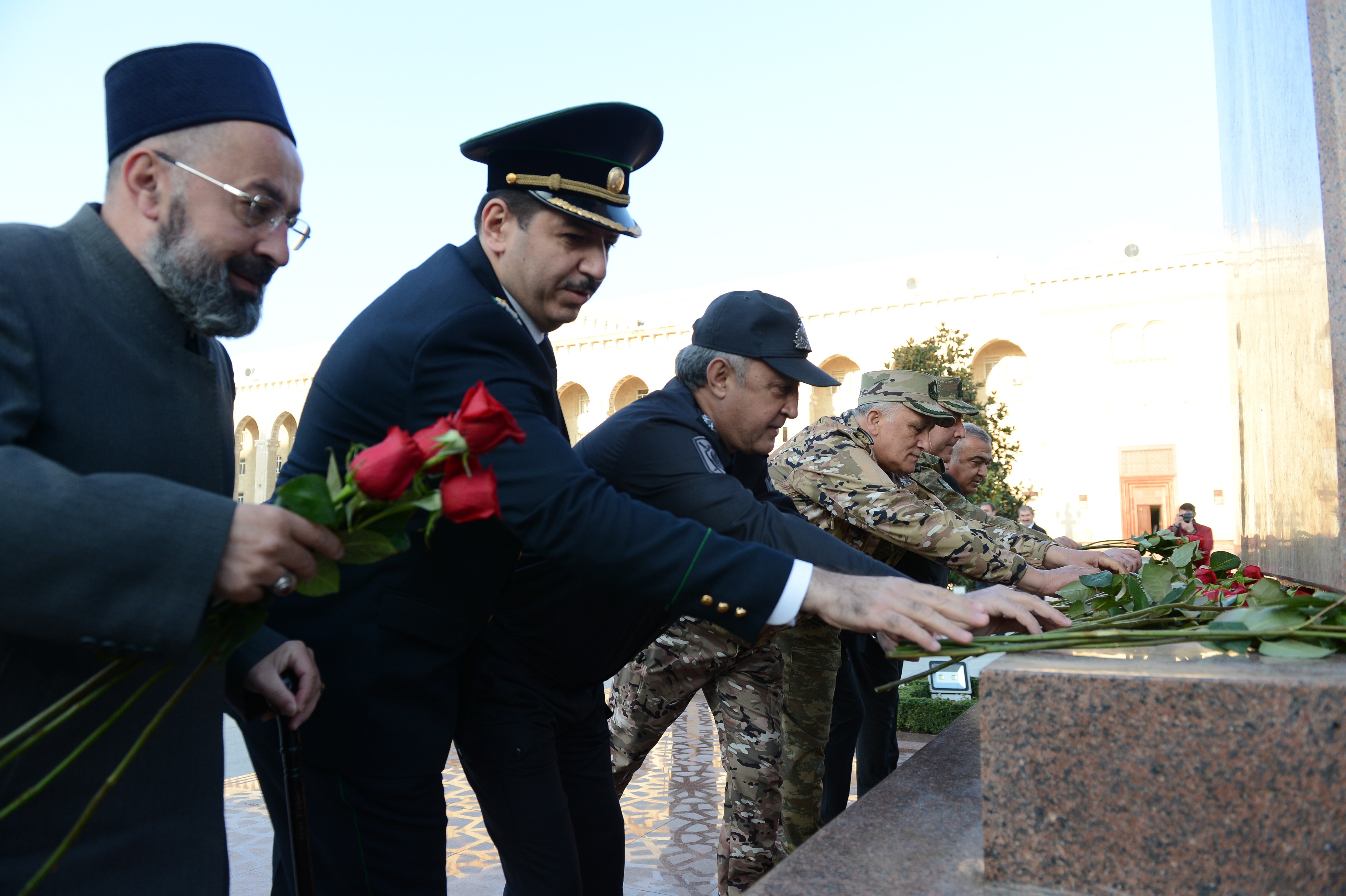 Azerbaycan halkı zaferi coşkuyla kutluyor