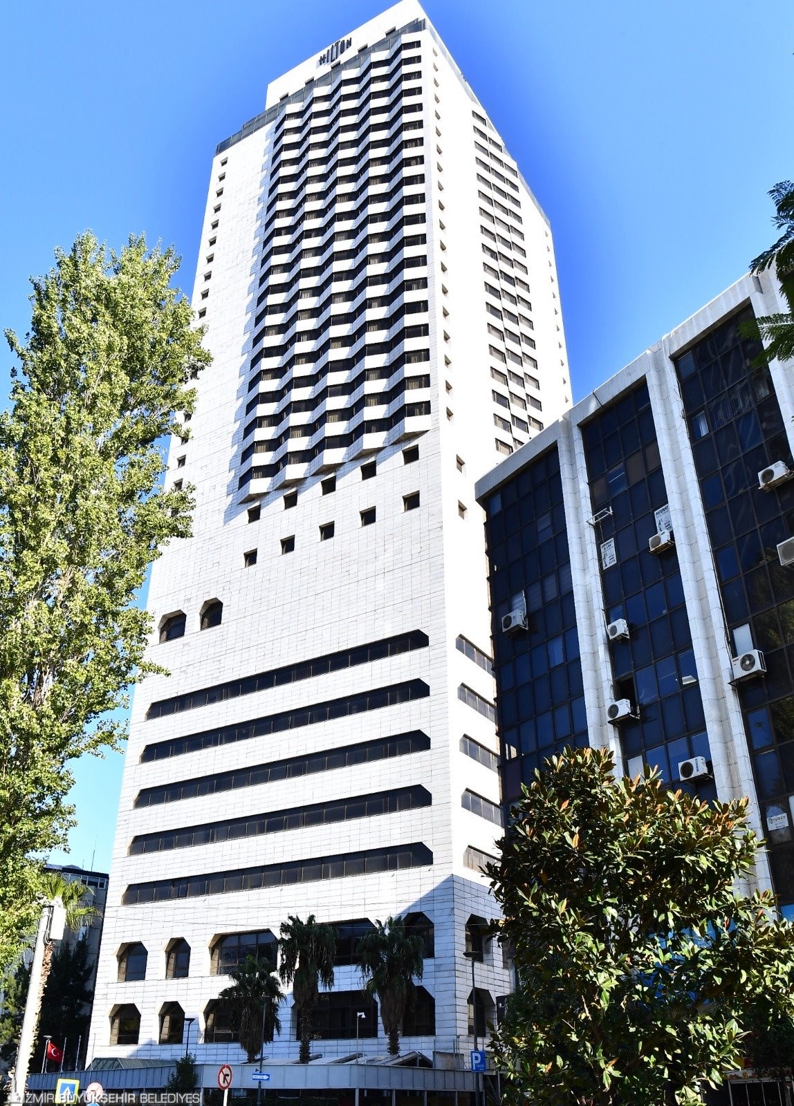 Depremzedeler o anları anlattı: 'Yedinci katta oturuyorduk, bina üstümüze yıkıldı'