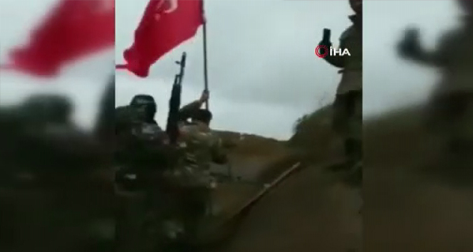 Azerbaycan askerleri Karabağ’a Türk bayrağı dikti
