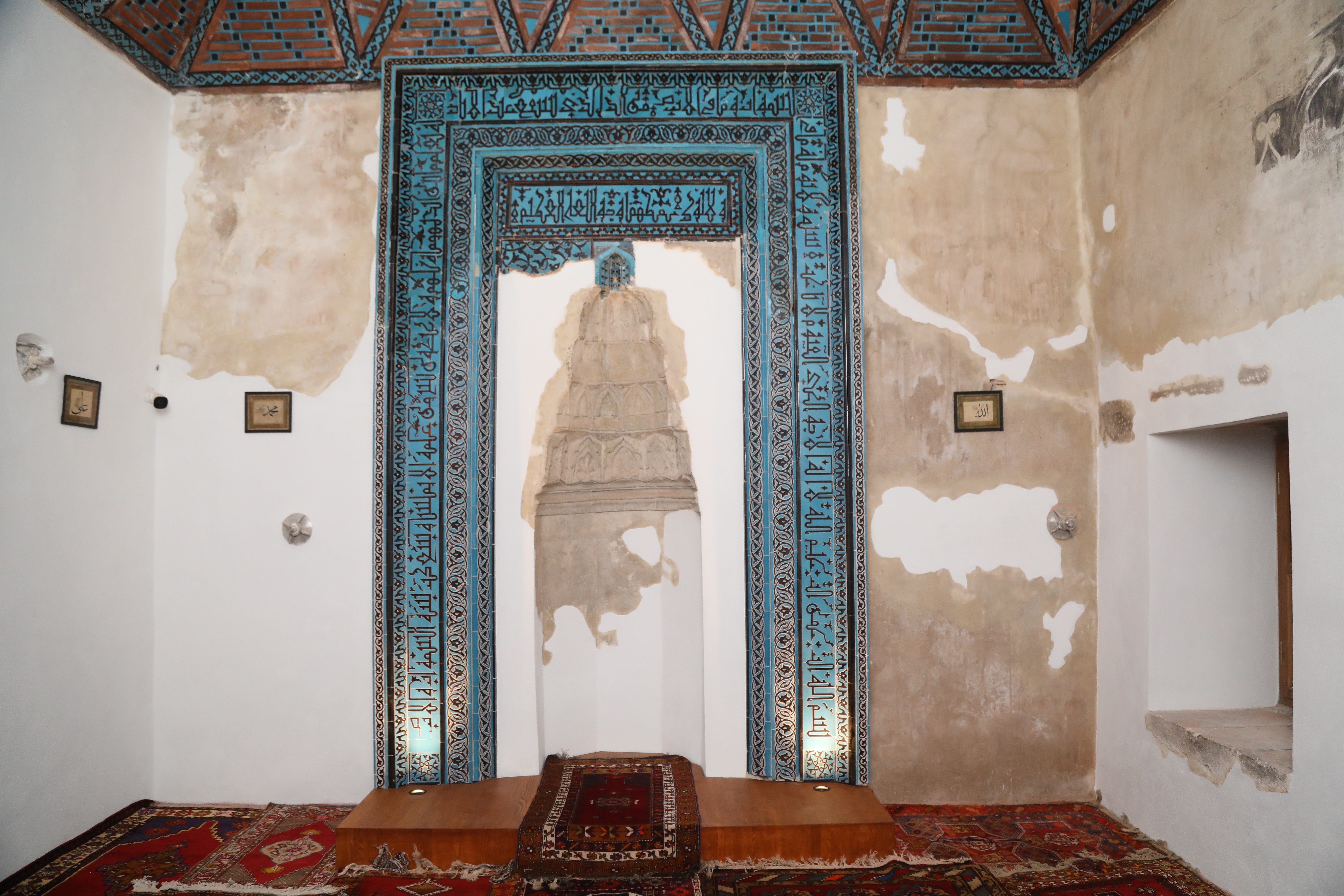 749 yıllık Gök Medrese, ihtişamıyla büyülüyor