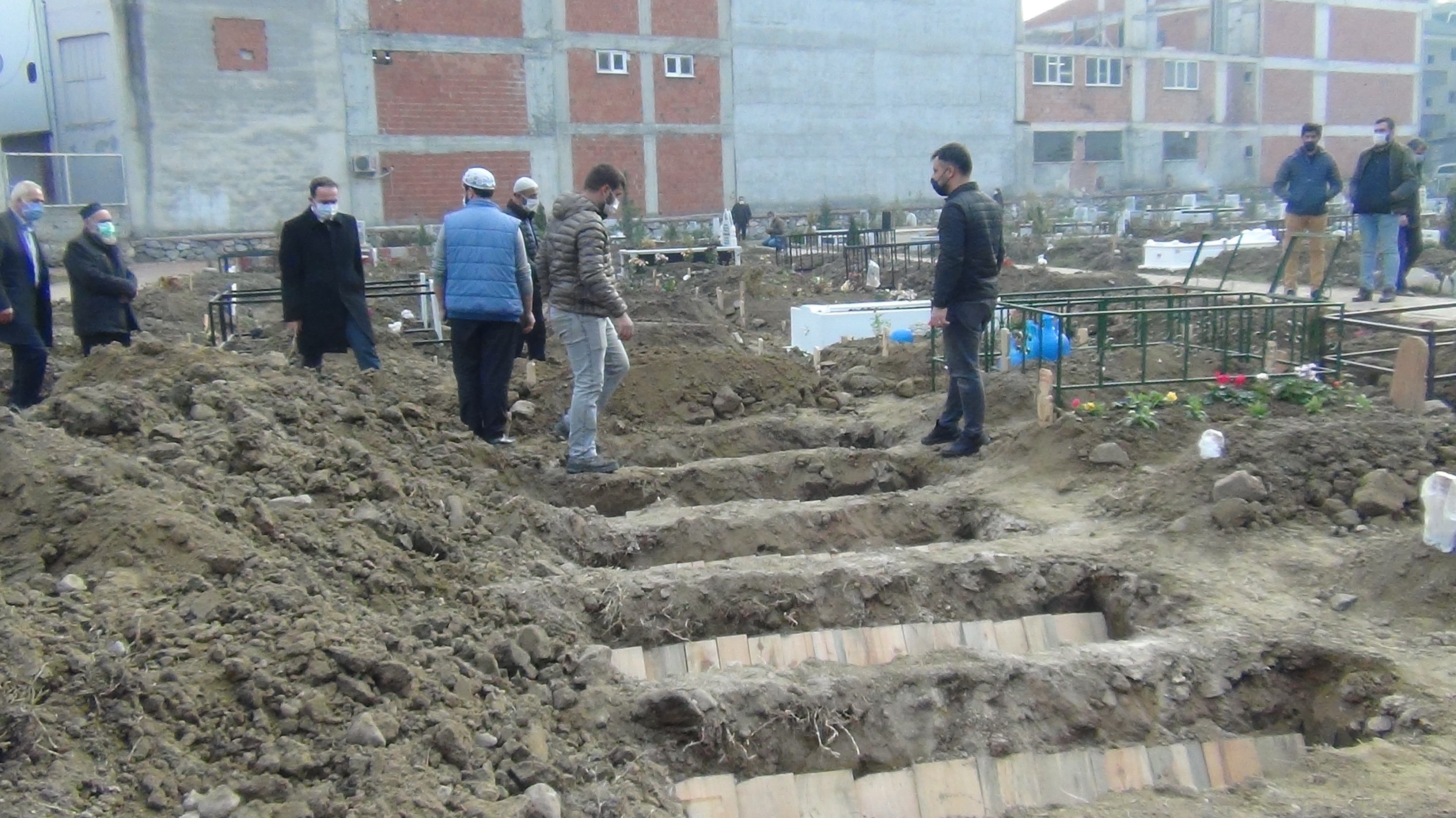 Bu acının tarifi yok...Aynı aileden 4 kişi korona virüsten öldü