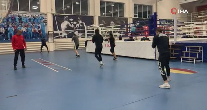 Türkiye Kadın Boks Milli Takımı, Kazakistan'da hazırlıklarını sürdürüyor