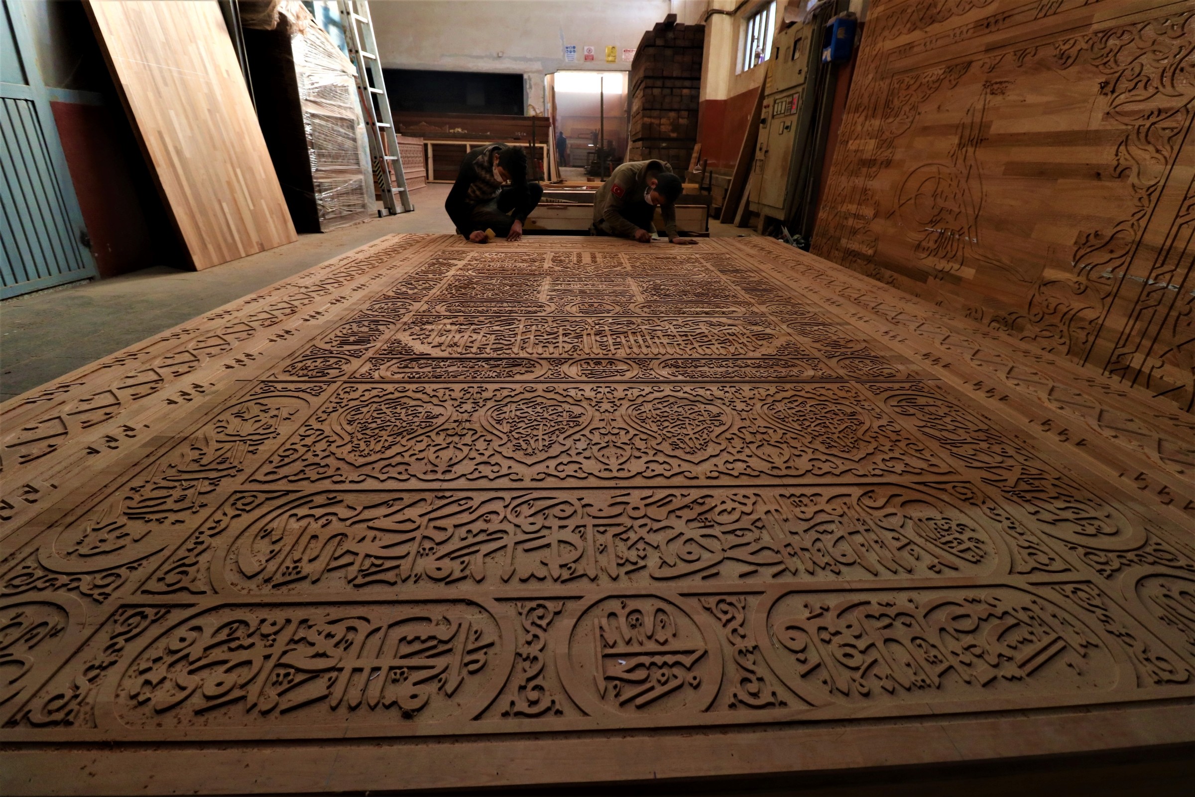 Manisalı ahşap firması dünyanın bir çok yerinde yaptığı işlerle Osmanlı ve Selçuklu motiflerini kullanıyor