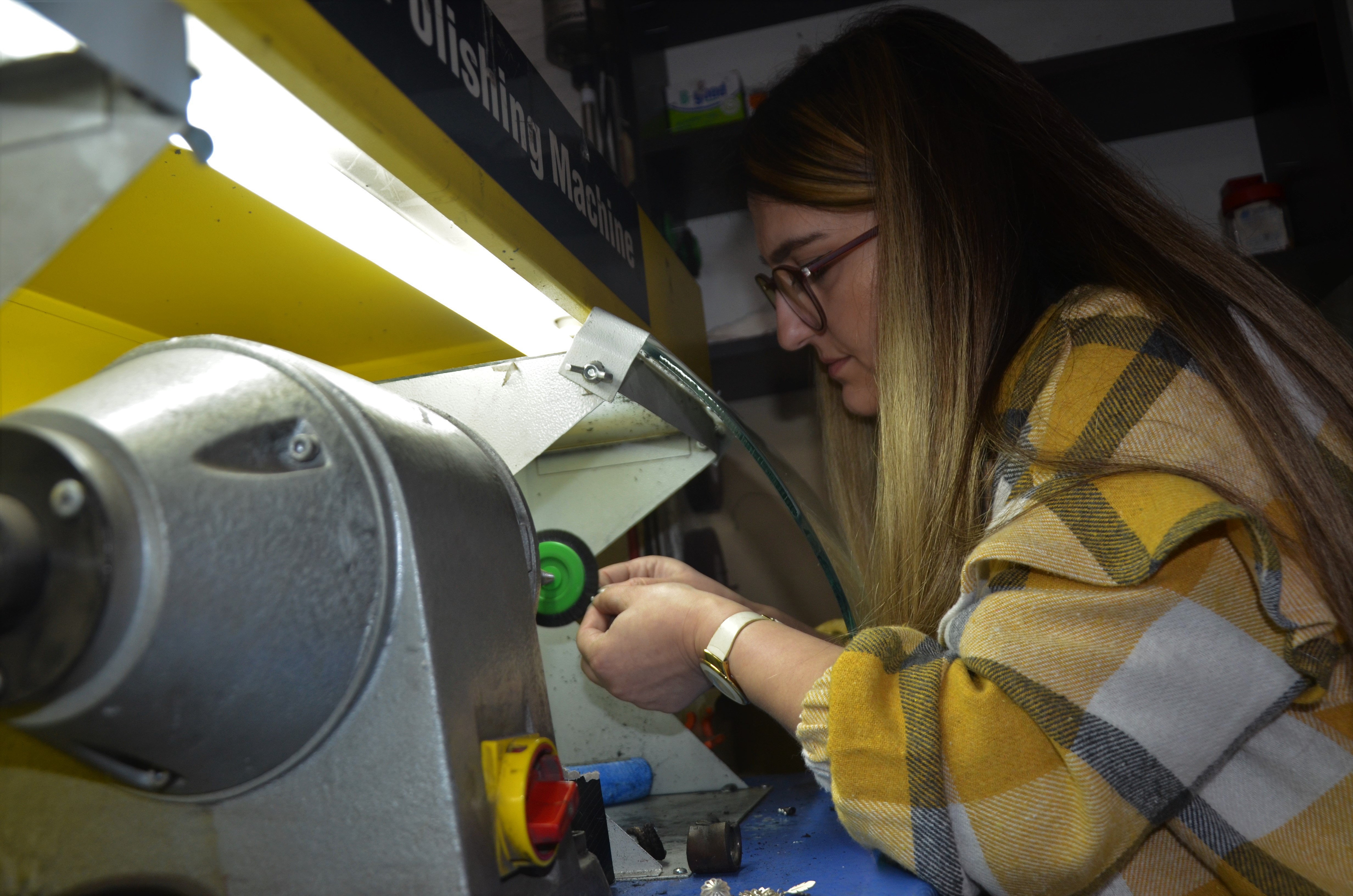 Kadın altın ustası: 'Pandemide insanlar birbirlerini mutlu etmek adına özel tasarımları tercih ediyor'