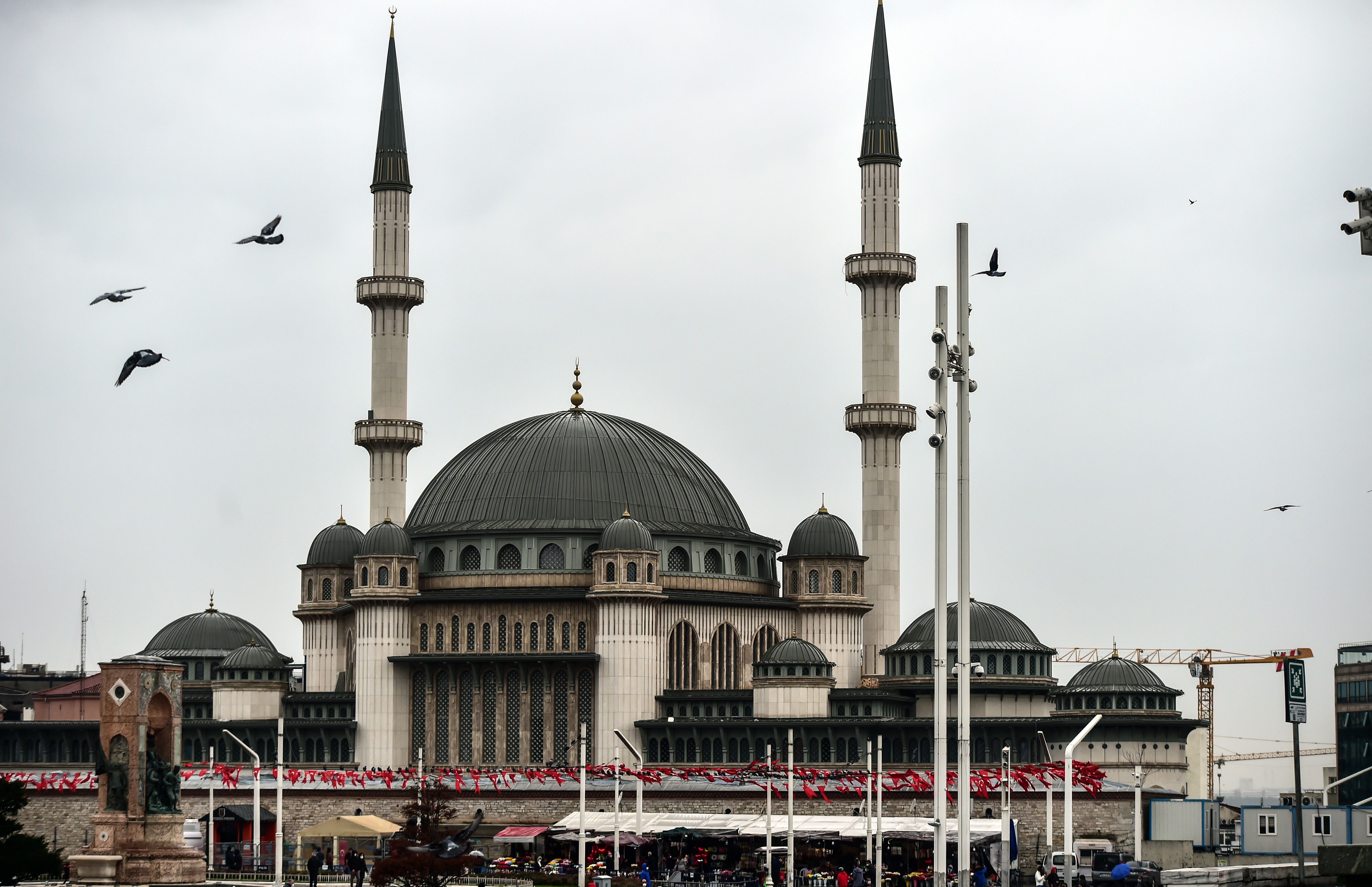Taksim Camii’nin dış cephesi tamamlandı