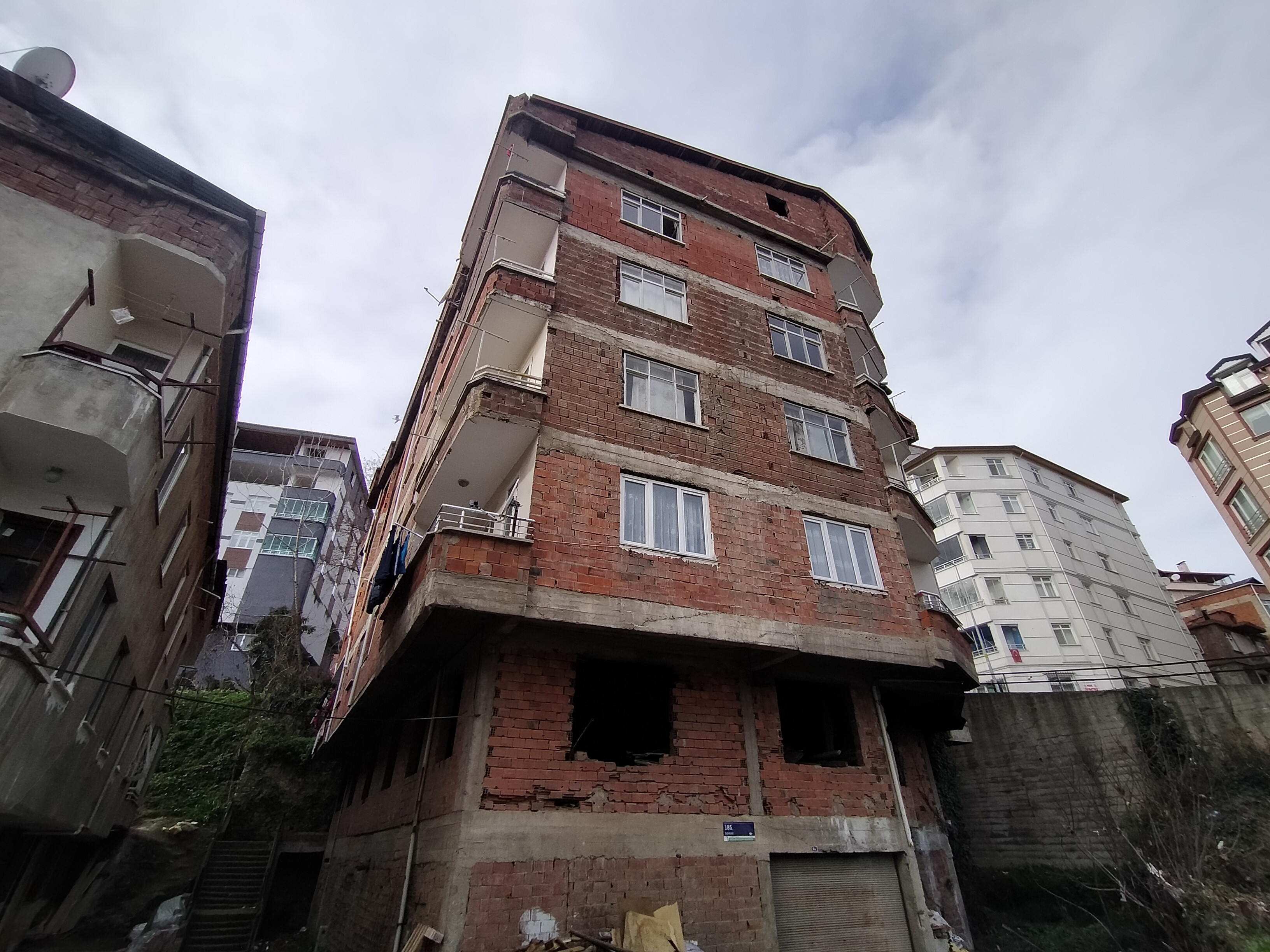 Bu binada 3 günde 8 kere yangın çıktı