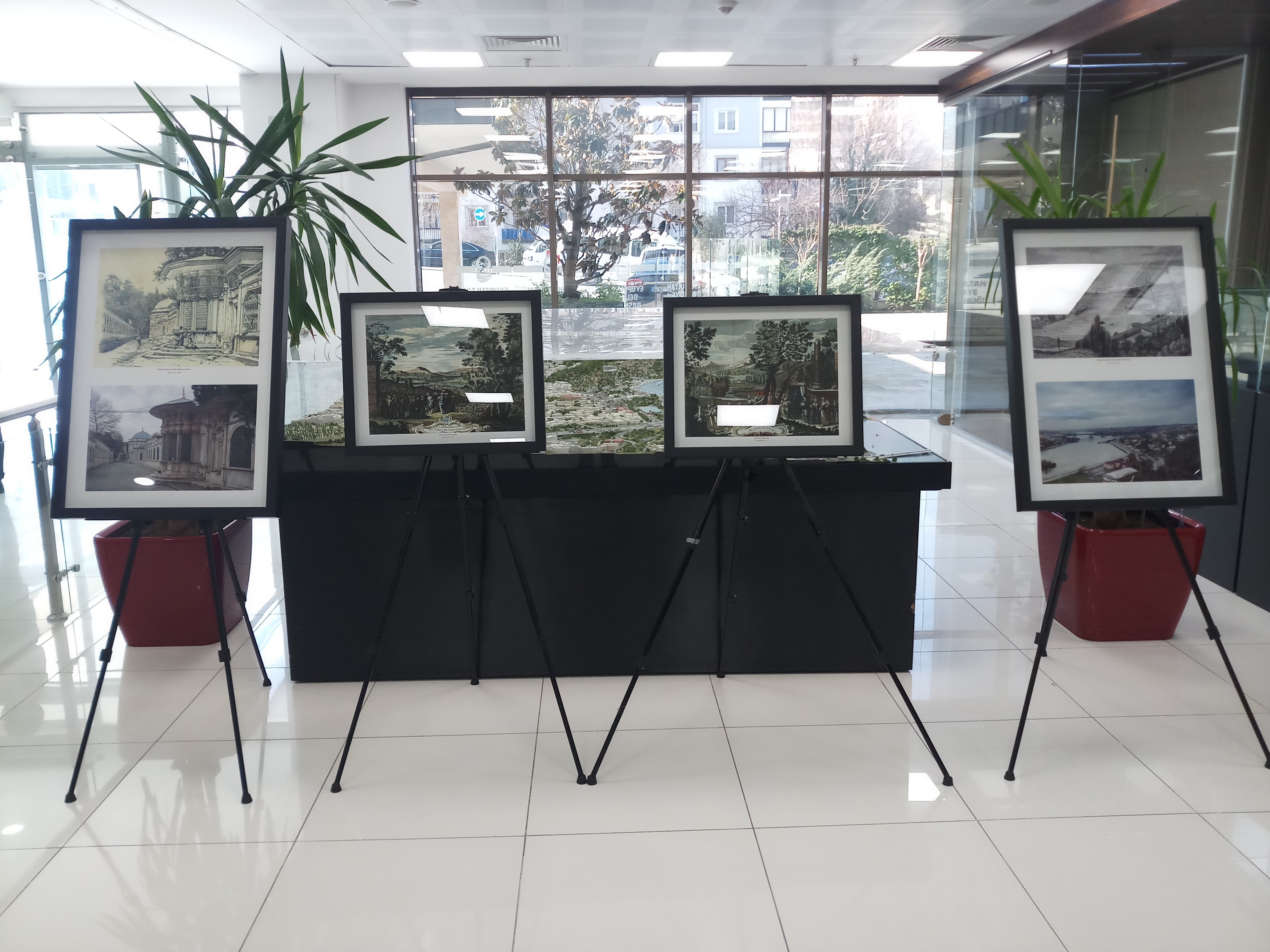 “Günümüz Fotoğraflarıyla Gravürlerde Eyüpsultan” sergisi ziyaretçilere açıldı