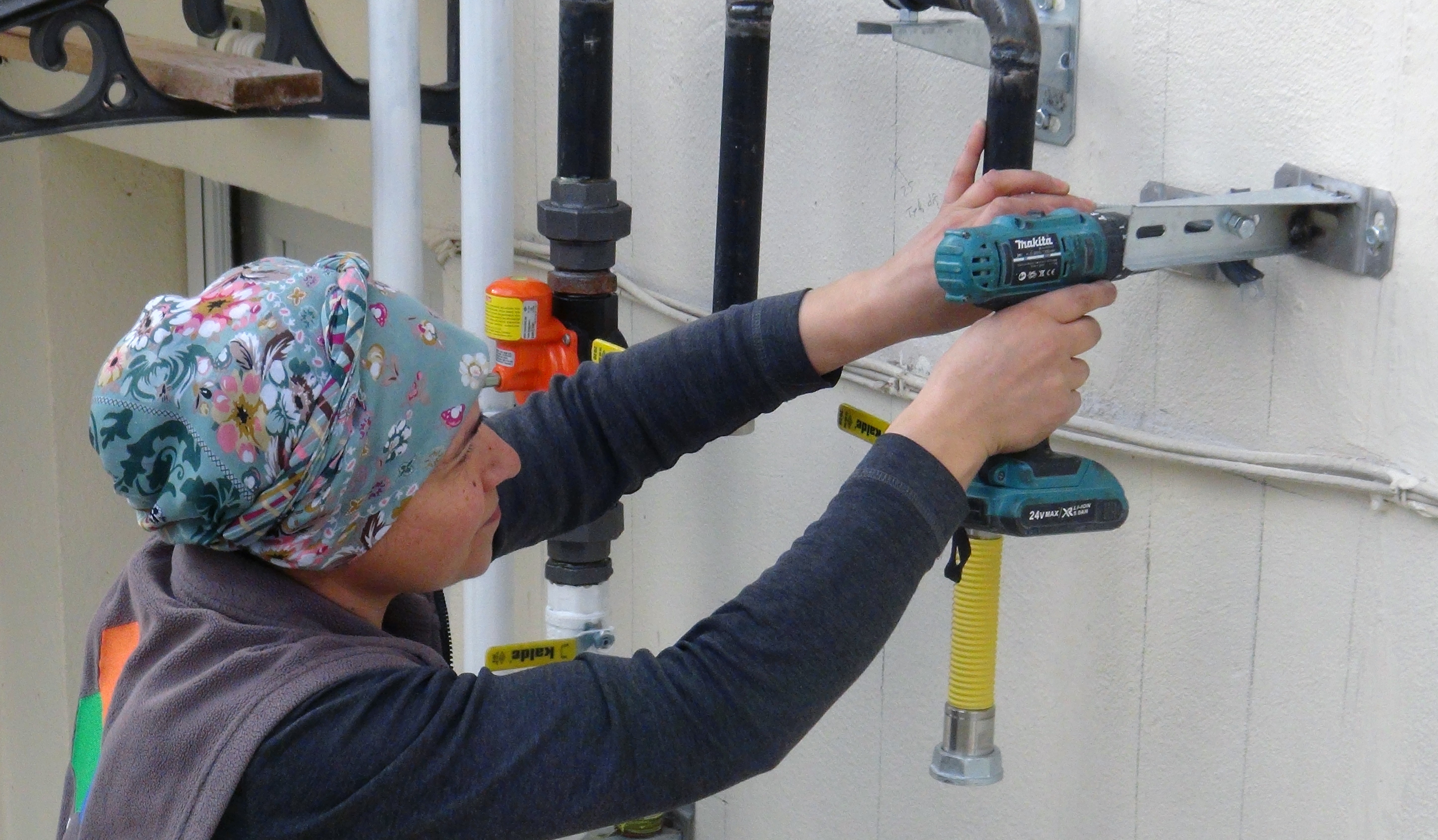 Oğlu askere gidince yerine annesi doğalgaz tesisatçısı oldu