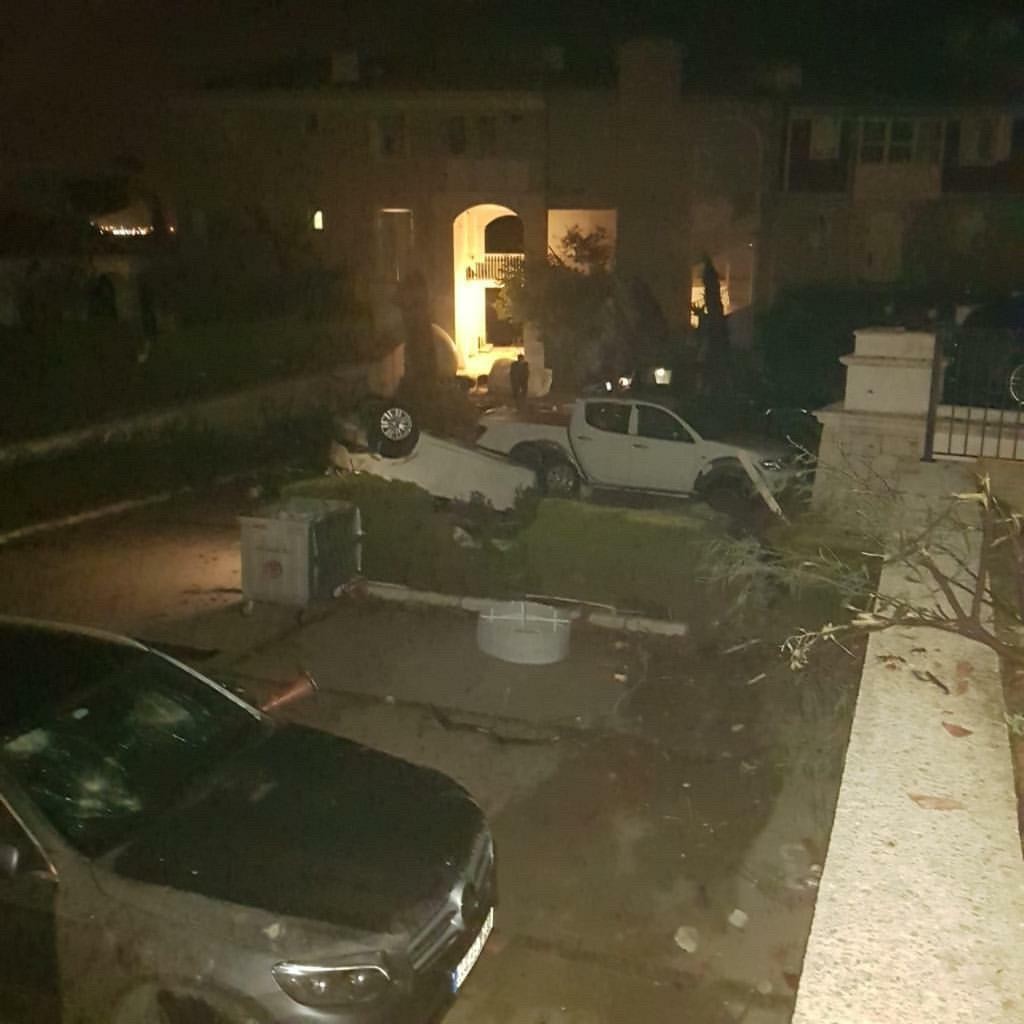 Turizm kenti Çeşme'de hortum felaketi