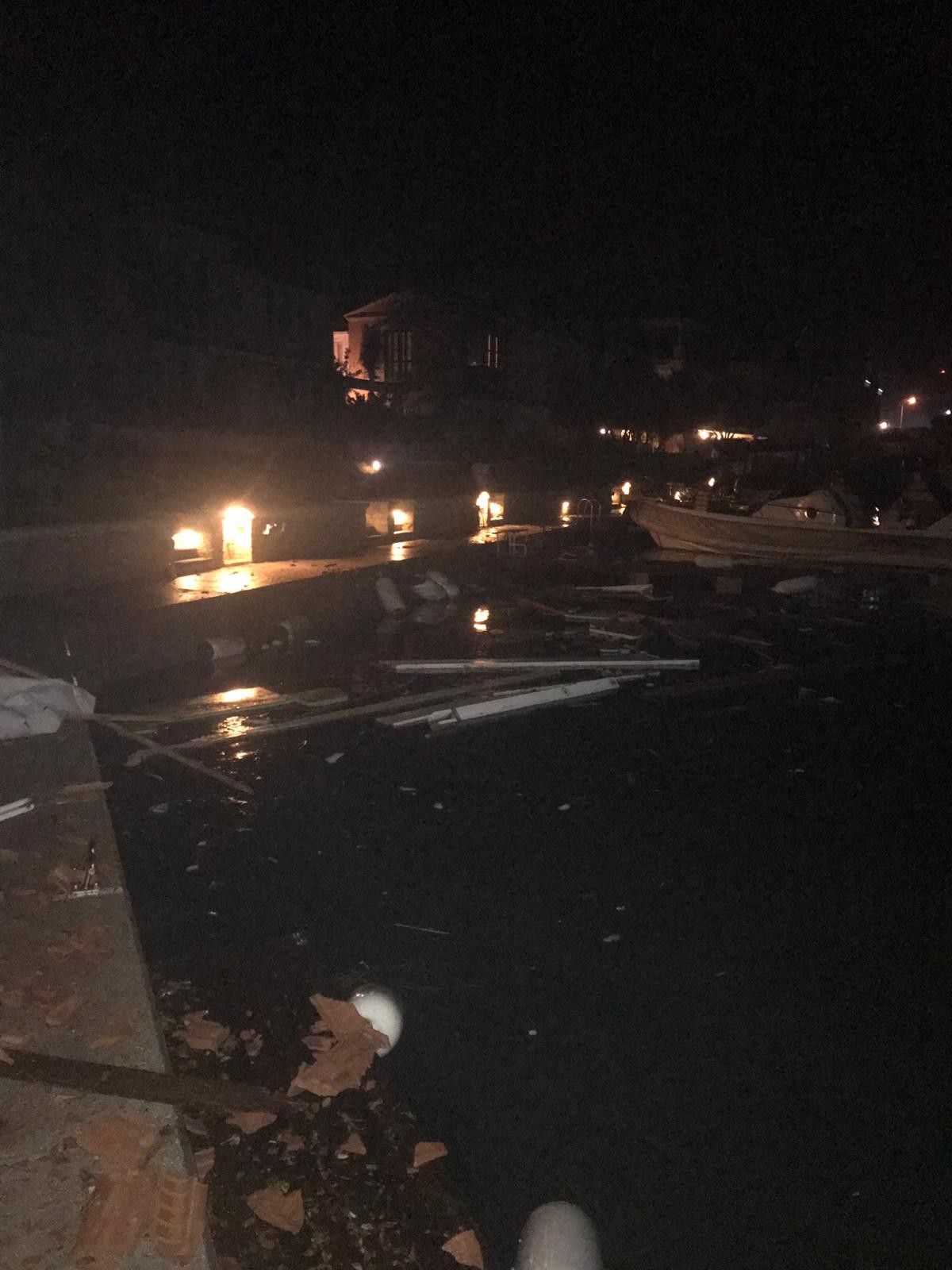 Turizm kenti Çeşme'de hortum felaketi