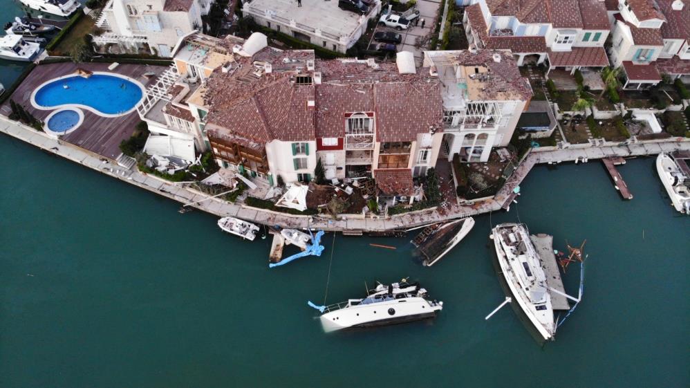 Alaçatı’daki hortumu yaşayanlar uçak düştü sanmış