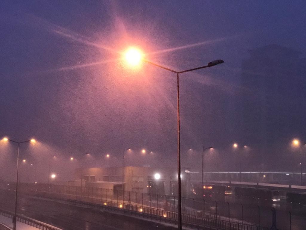 İstanbul'da kar yağışı sabah saatlerinde etkisini göstermeye başladı