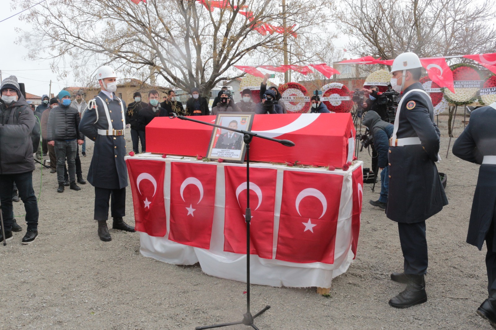 Gara şehitlerimizi son yolculuklarına uğurluyoruz