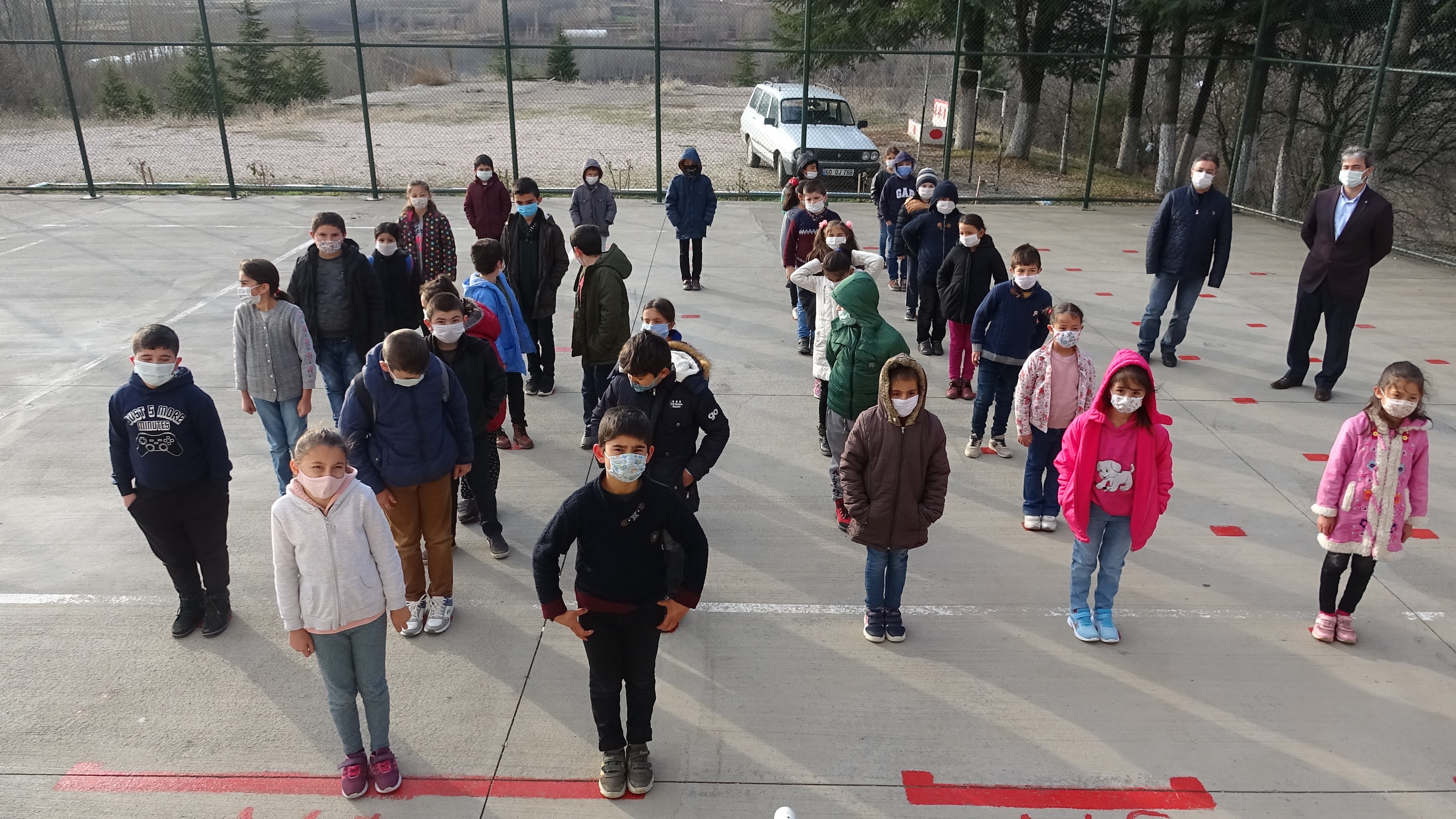 Okullarına kavuşan öğrenciler sevinç yaşadı