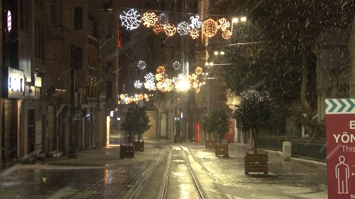 İstanbul'da kar yağışı sabah saatlerinde etkisini göstermeye başladı