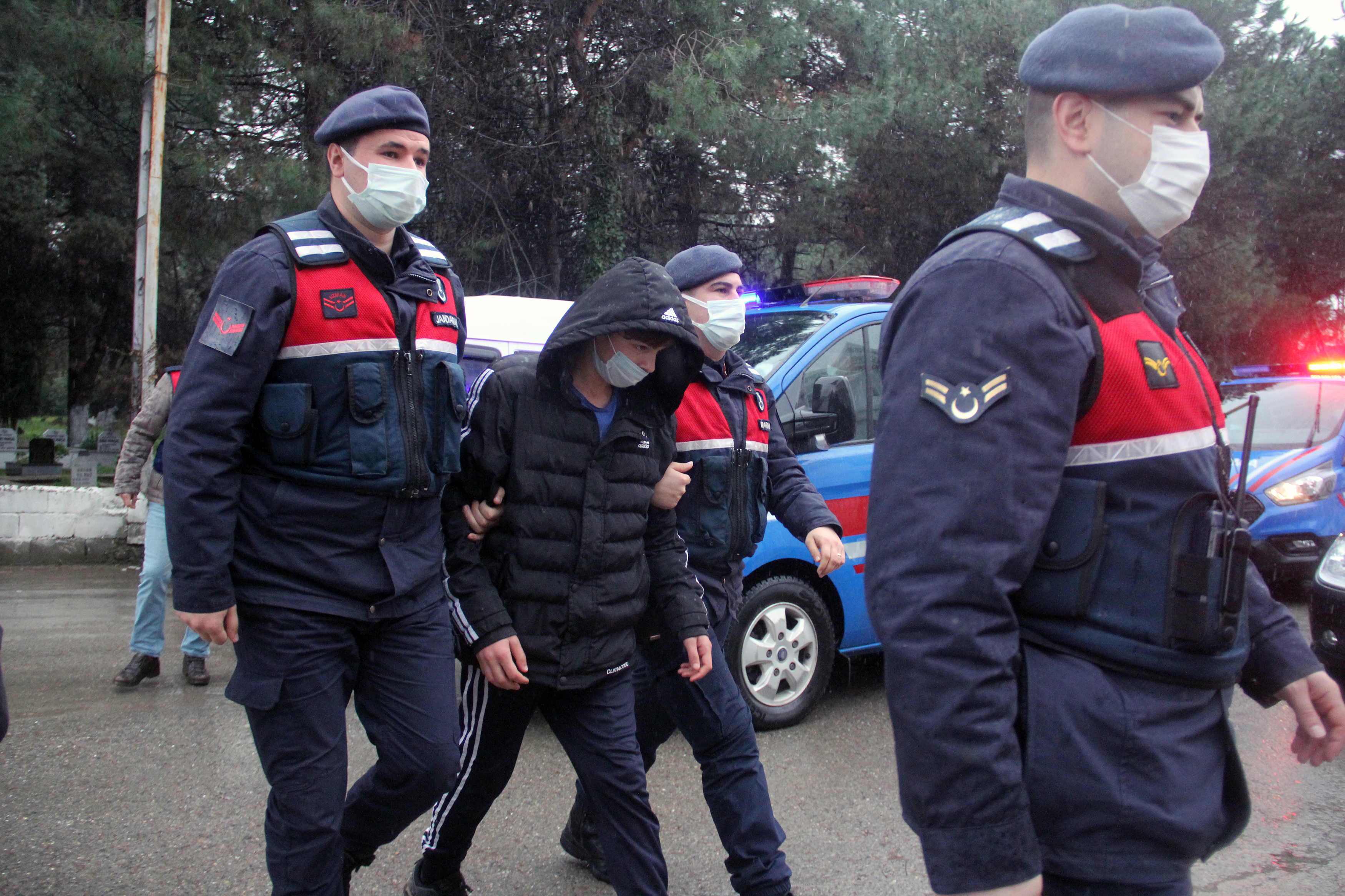 İkranur’un katil zanlısı oldukları iddiasıyla halası ve küçük amcası adliyeye çıkartıldı