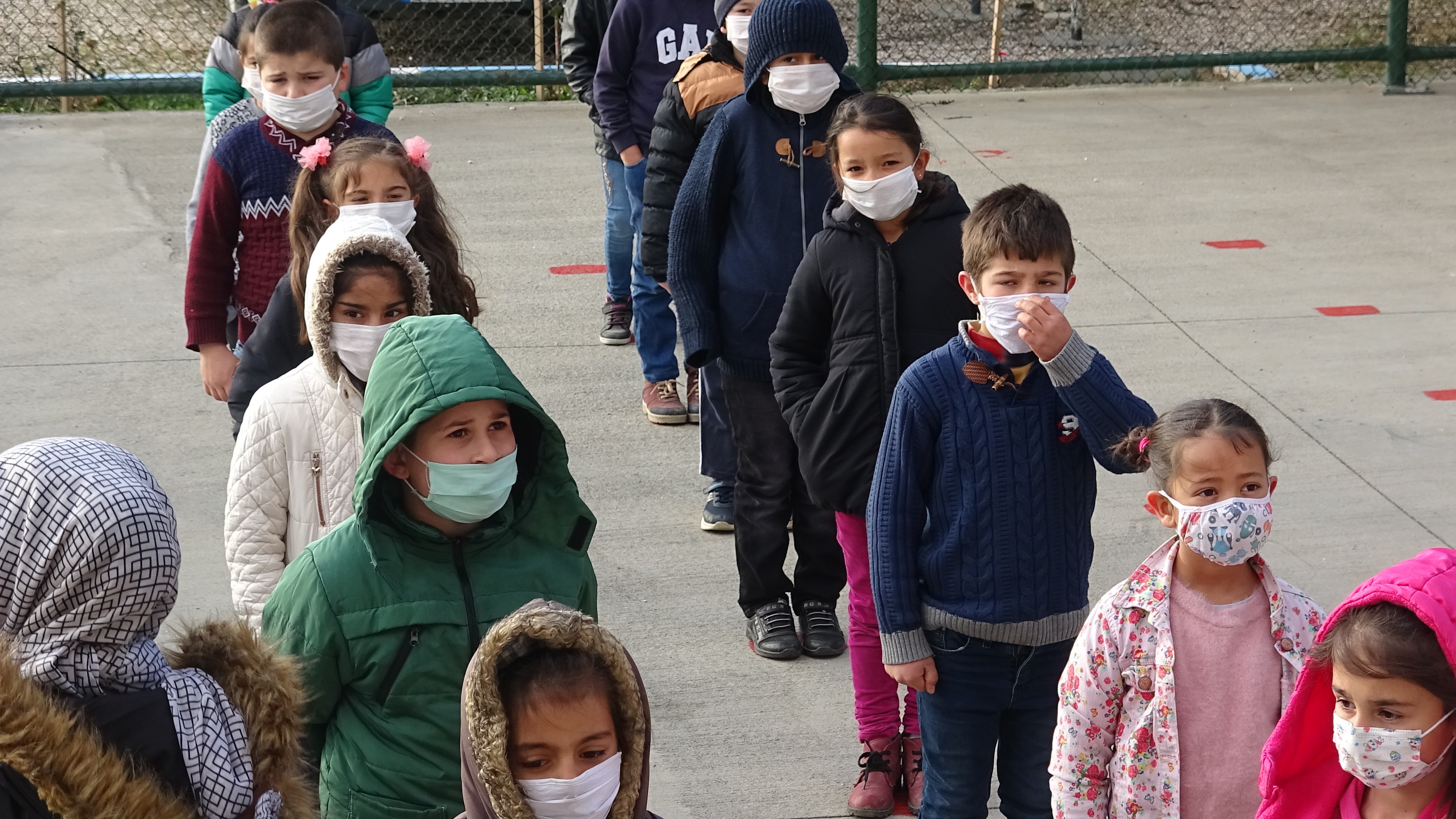 Okullarına kavuşan öğrenciler sevinç yaşadı