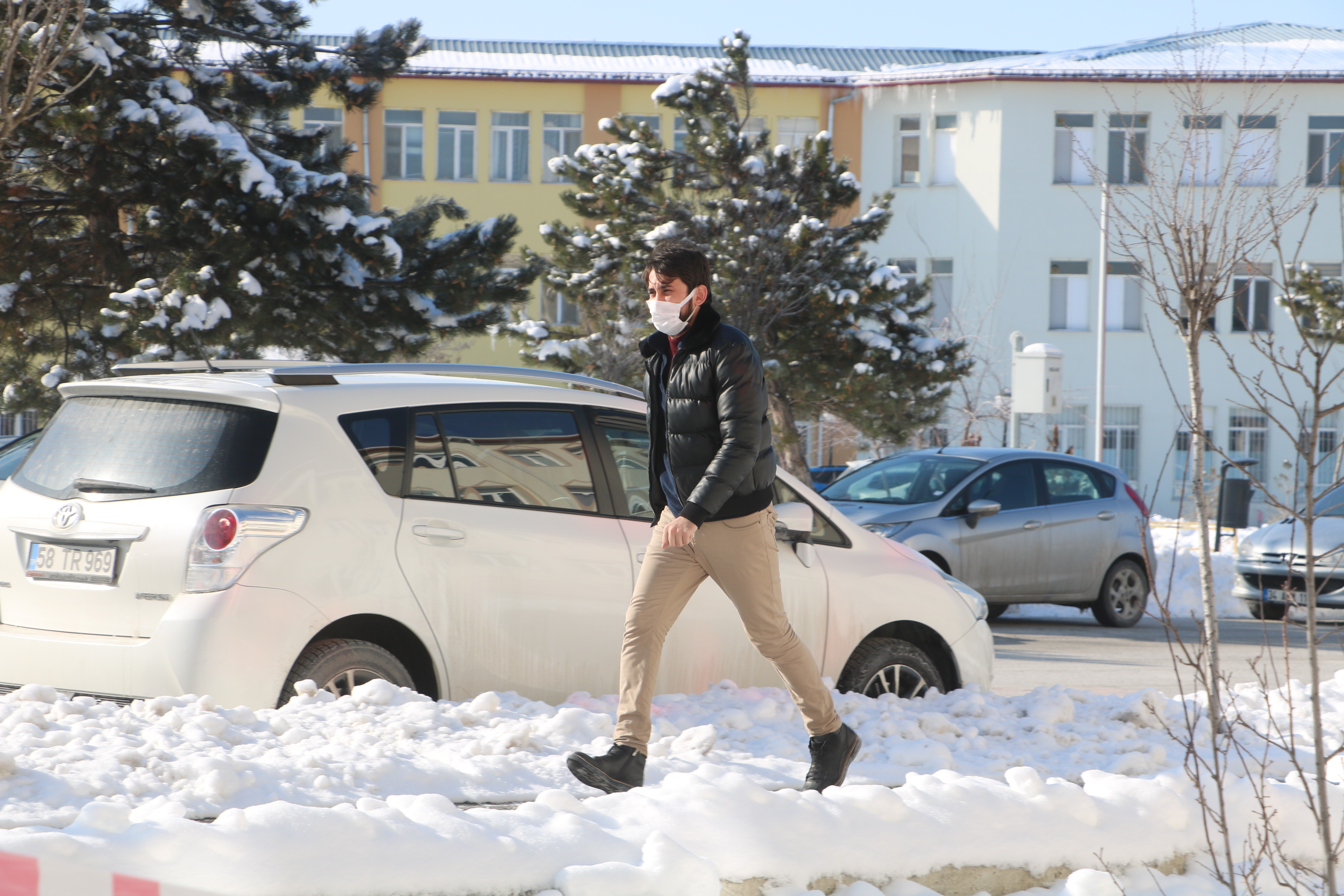 ALES’e girebilmek için eksi 18 derecede koştular, geç giden adaylar hüsran yaşadı