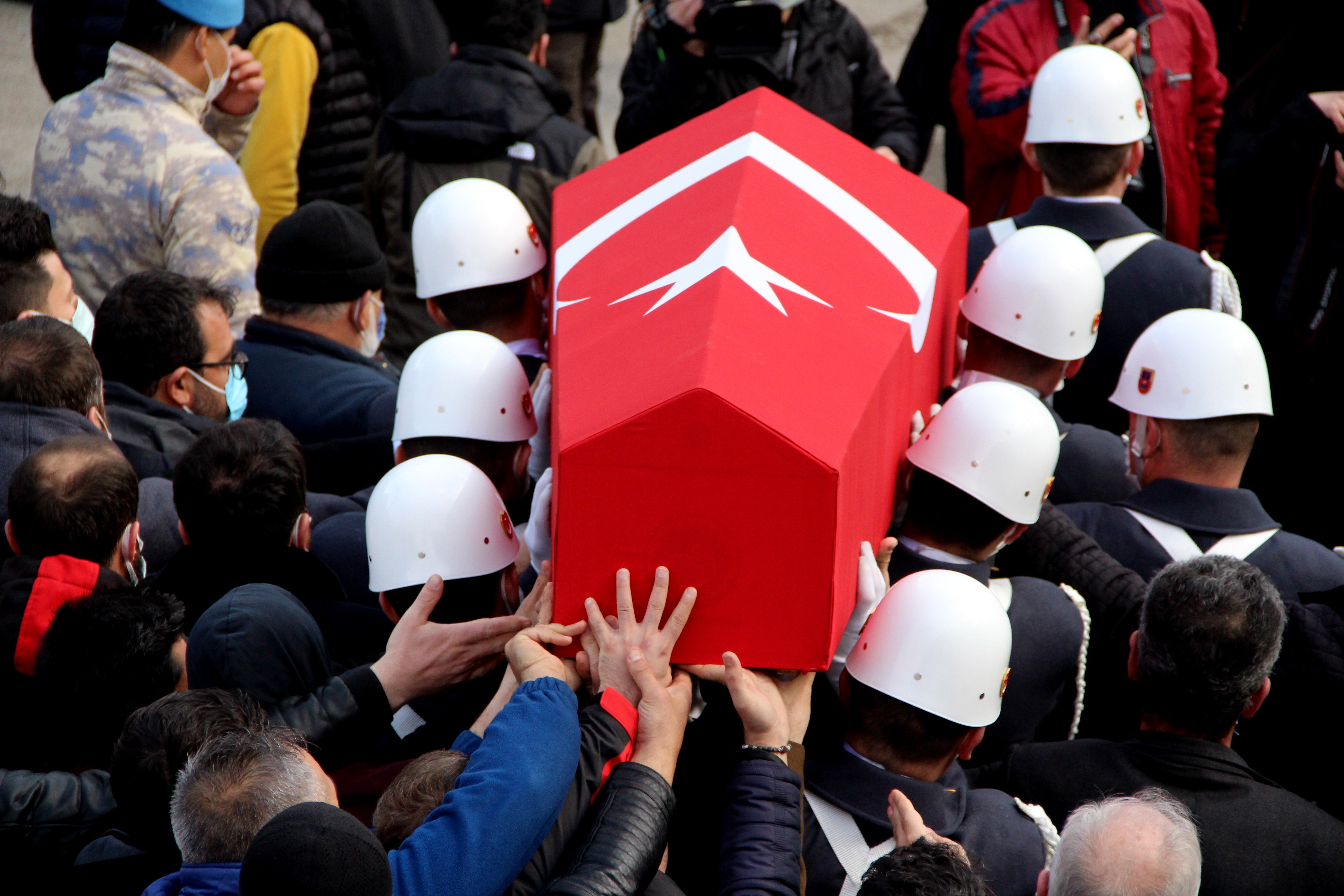 Gara şehitlerimizi son yolculuklarına uğurluyoruz