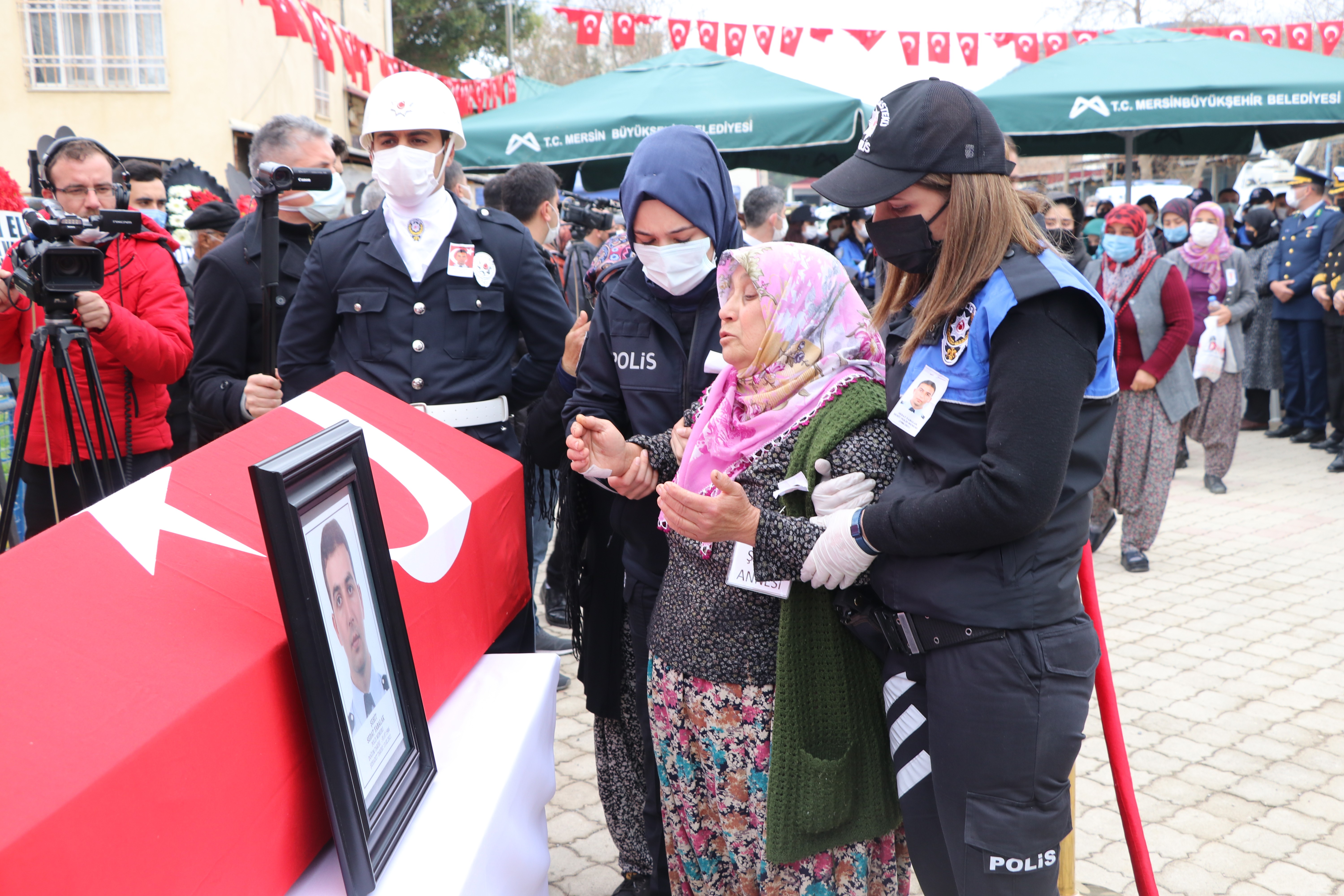 Gara şehitlerimizi son yolculuklarına uğurluyoruz