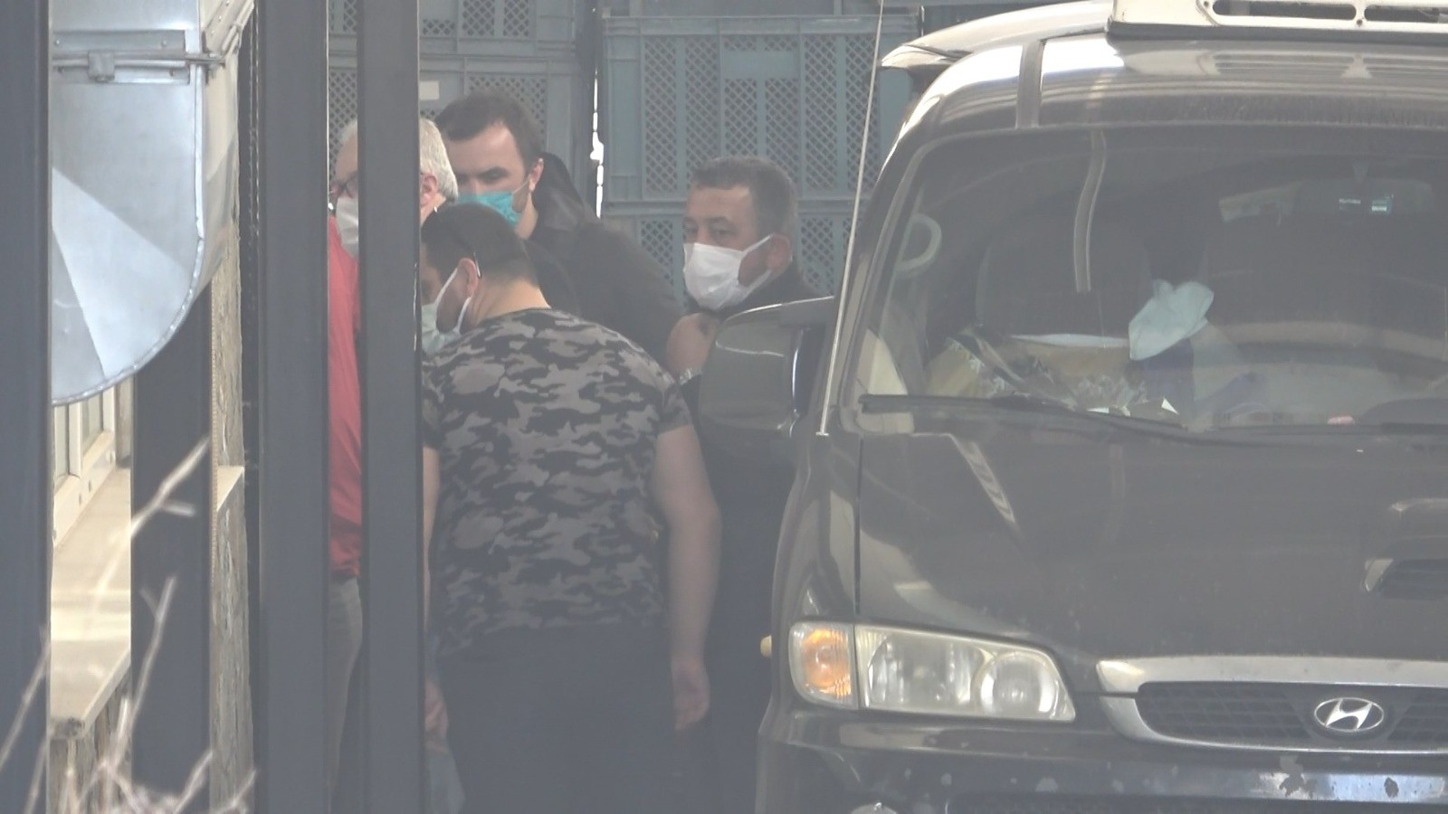 Alabora olan teknede hayatını kaybeden Kenan Çarpışantürk'ün cenazesi adli tıp kurumuna götürüldü