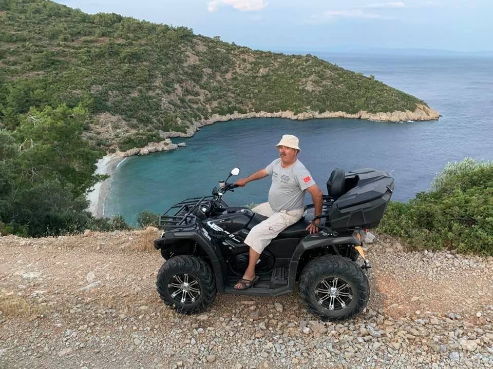 Alabora olan teknede hayatını kaybeden Kenan Çarpışantürk'ün cenazesi adli tıp kurumuna götürüldü