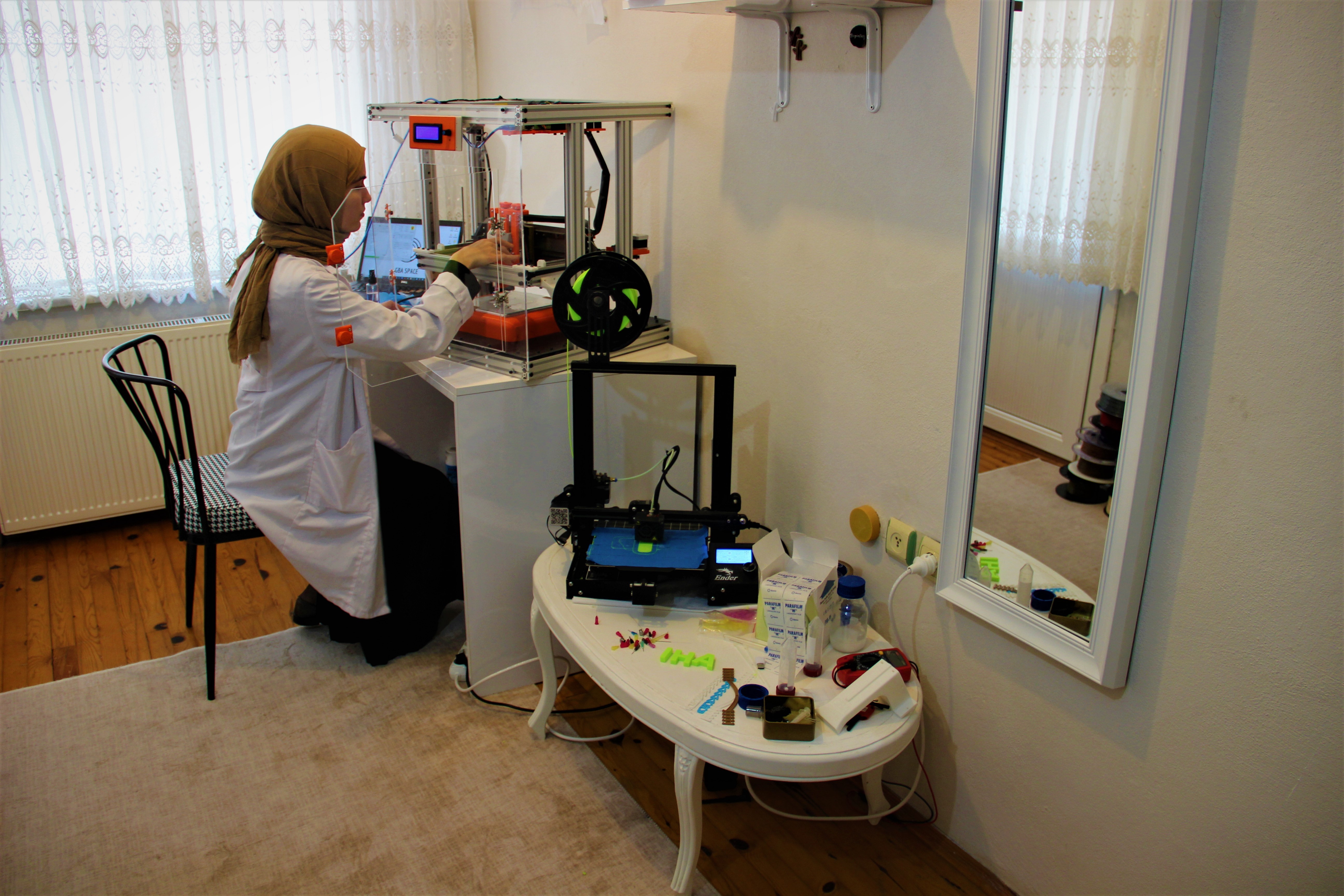 Evindeki laboratuvarda geliştirdiği cihaz hastalıklara umut olacak