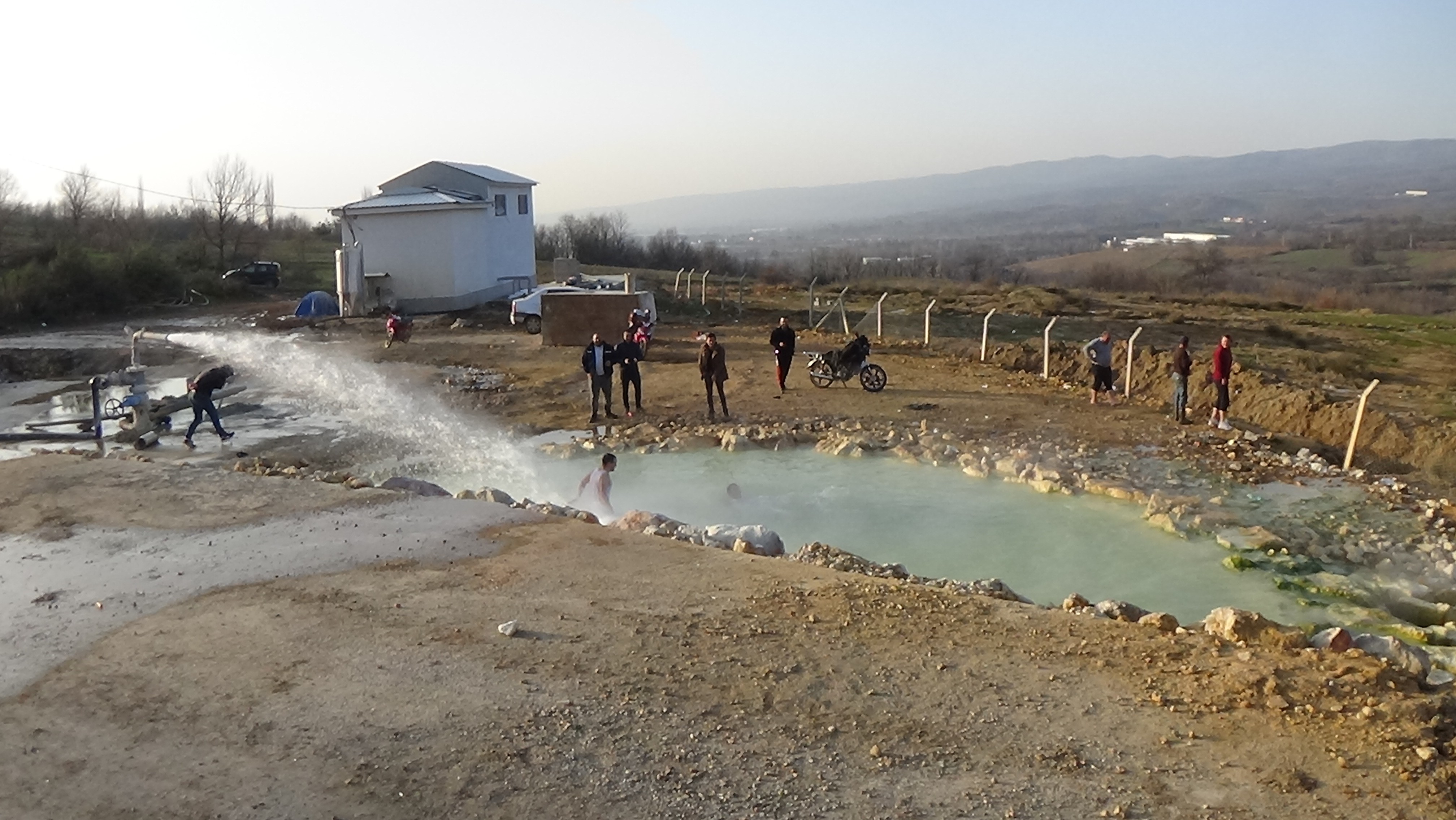 Açık havada doğal termal havuz keyfi