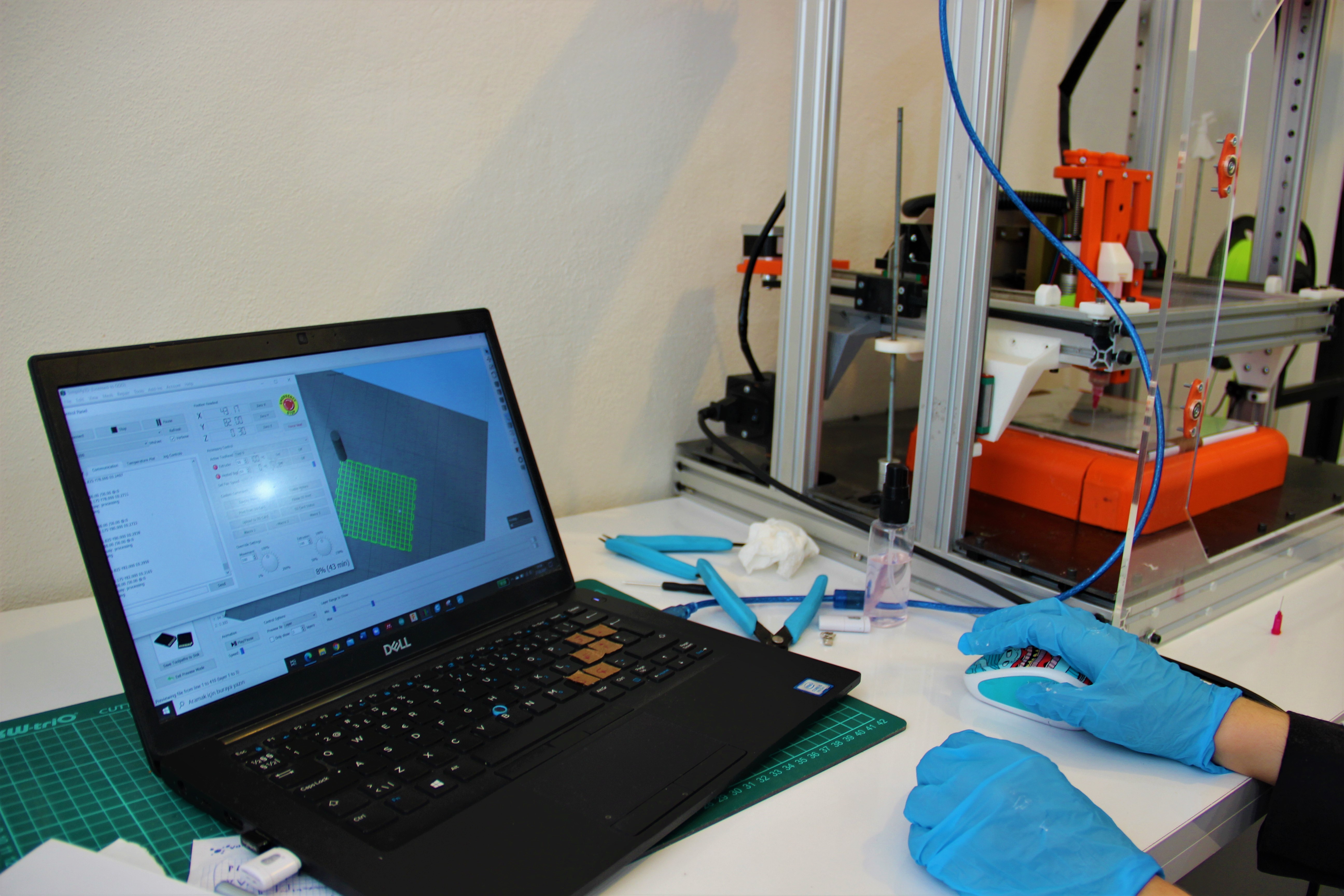 Evindeki laboratuvarda geliştirdiği cihaz hastalıklara umut olacak