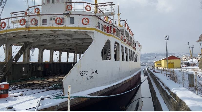 Atıl durumundaki feribot, yüzen otel oluyor