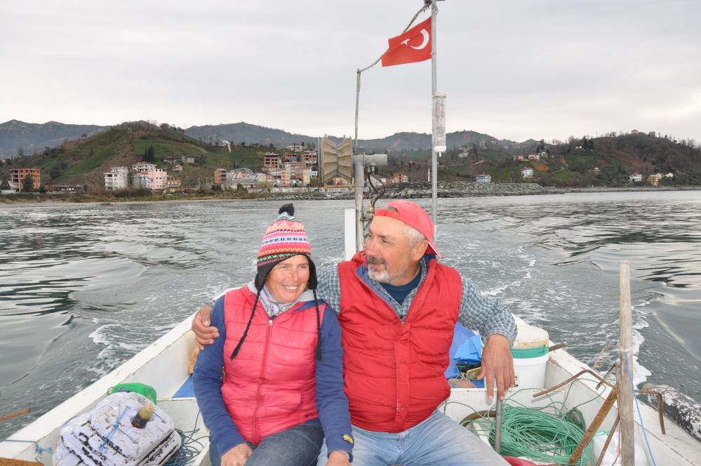 22 yıldır gece gündüz demeden eşiyle birlikte denizde 'Vira Bismillah' diyor