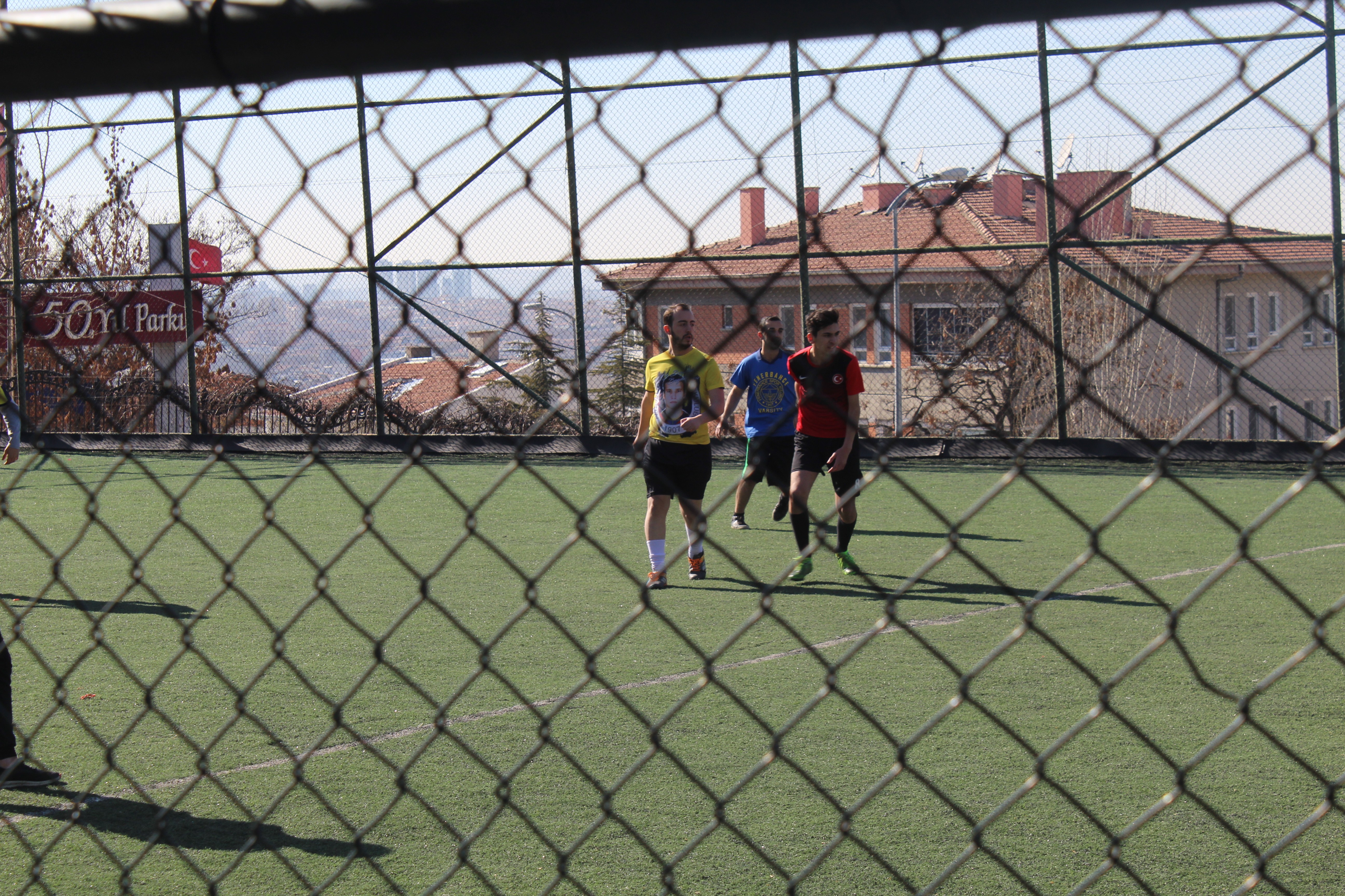 Halı sahalar açıldı vatandaşlar işletmelere akın etti