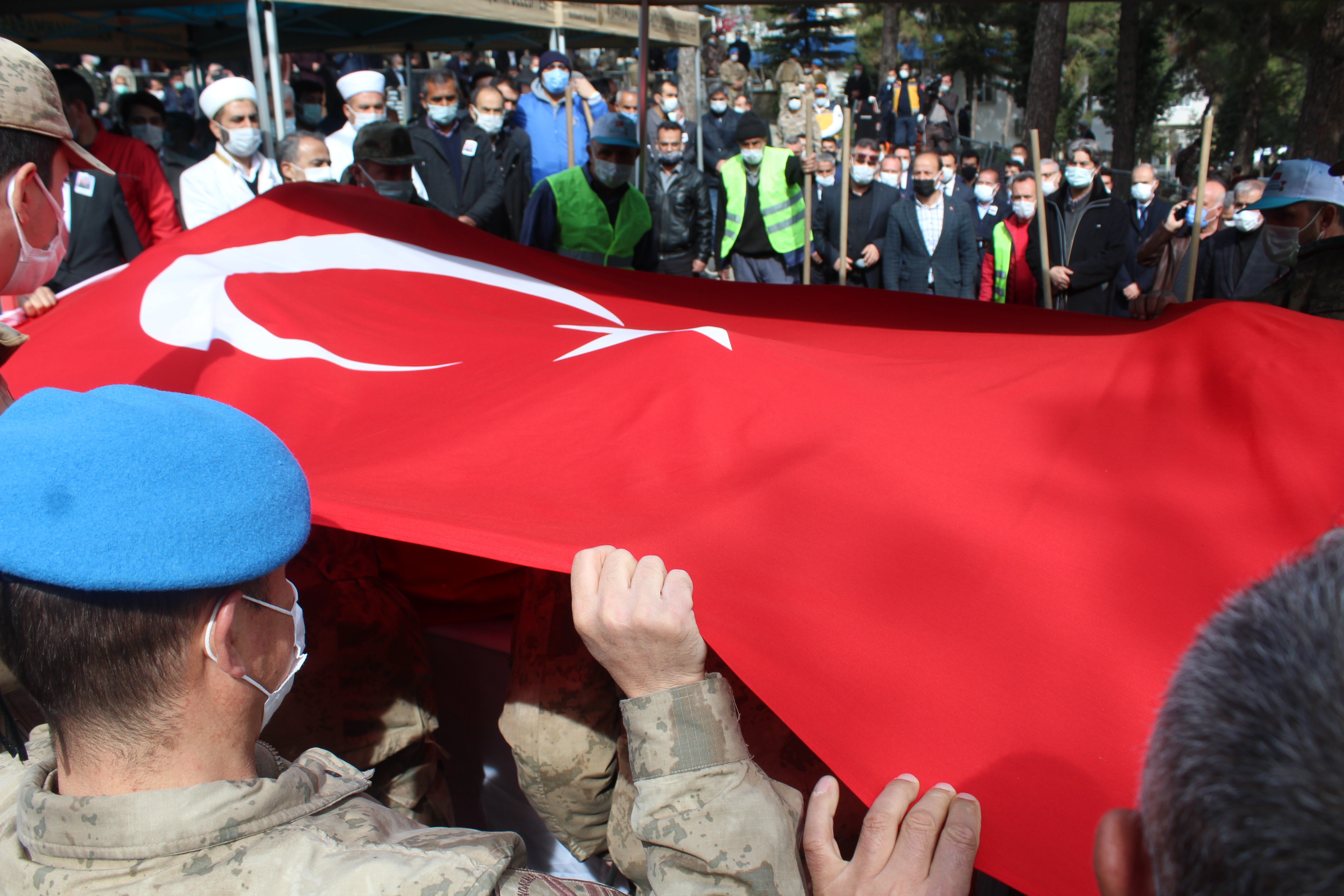 Şehit Astsubay Kıdemli Başçavuş Mehmet Demir son yolculuğuna uğurlandı