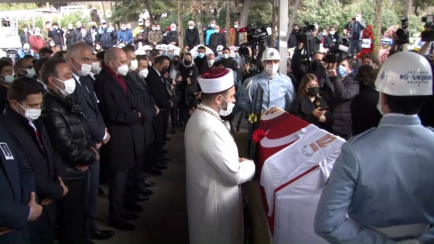 Usta oyuncu Rasim Öztekin son yolculuğuna uğurlandı