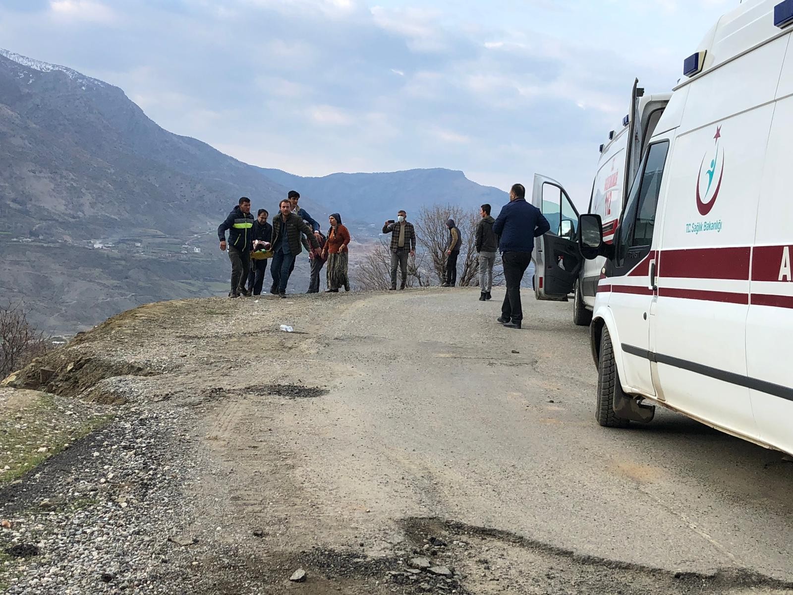 Batman’da öğrenci servisi uçuruma yuvarlandı: 2 ölü 24 yaralı