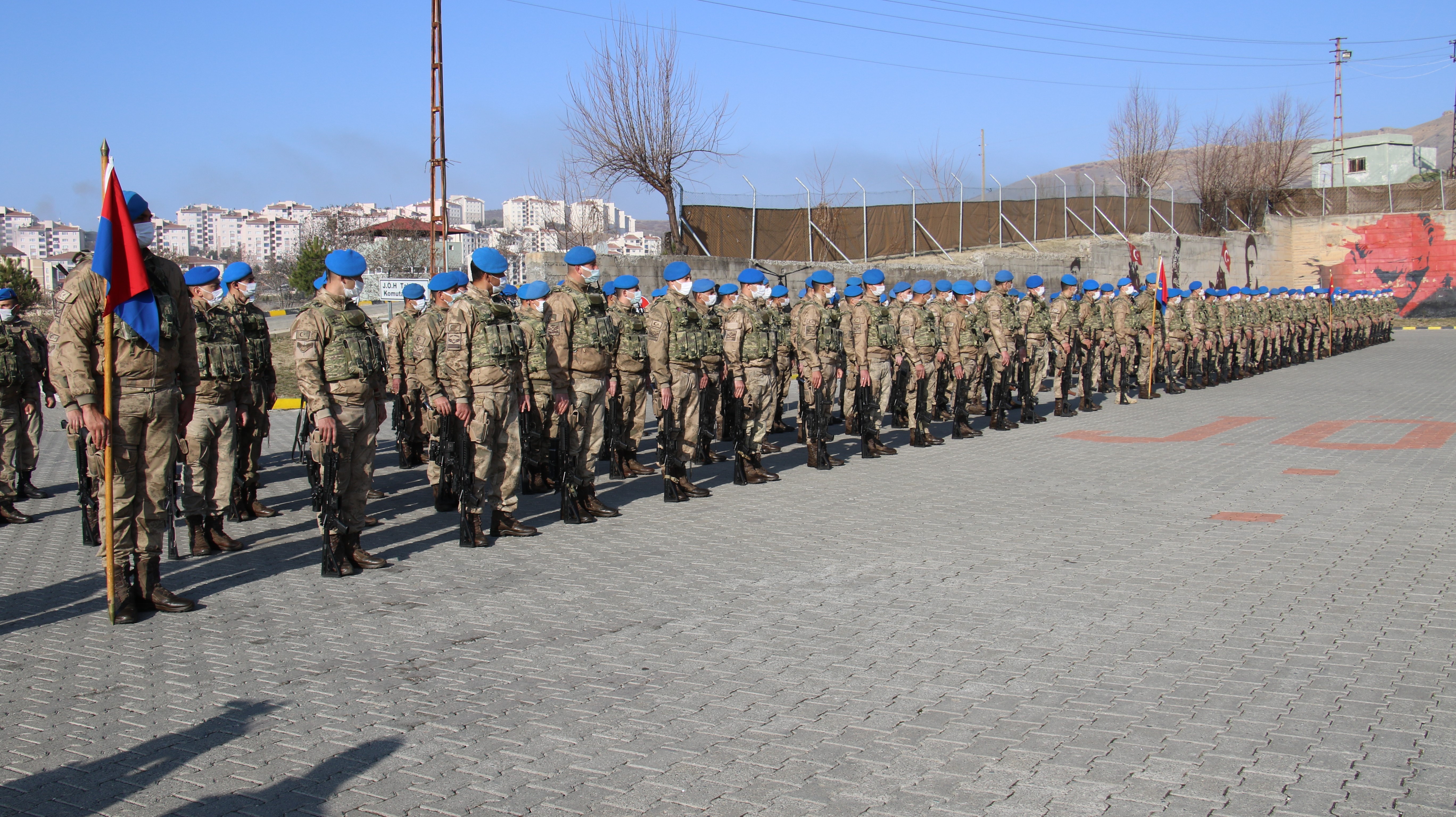 Bir tarafta gurur, bir tarafta hüzün, JÖH timleri Suriye’ye uğurlandı