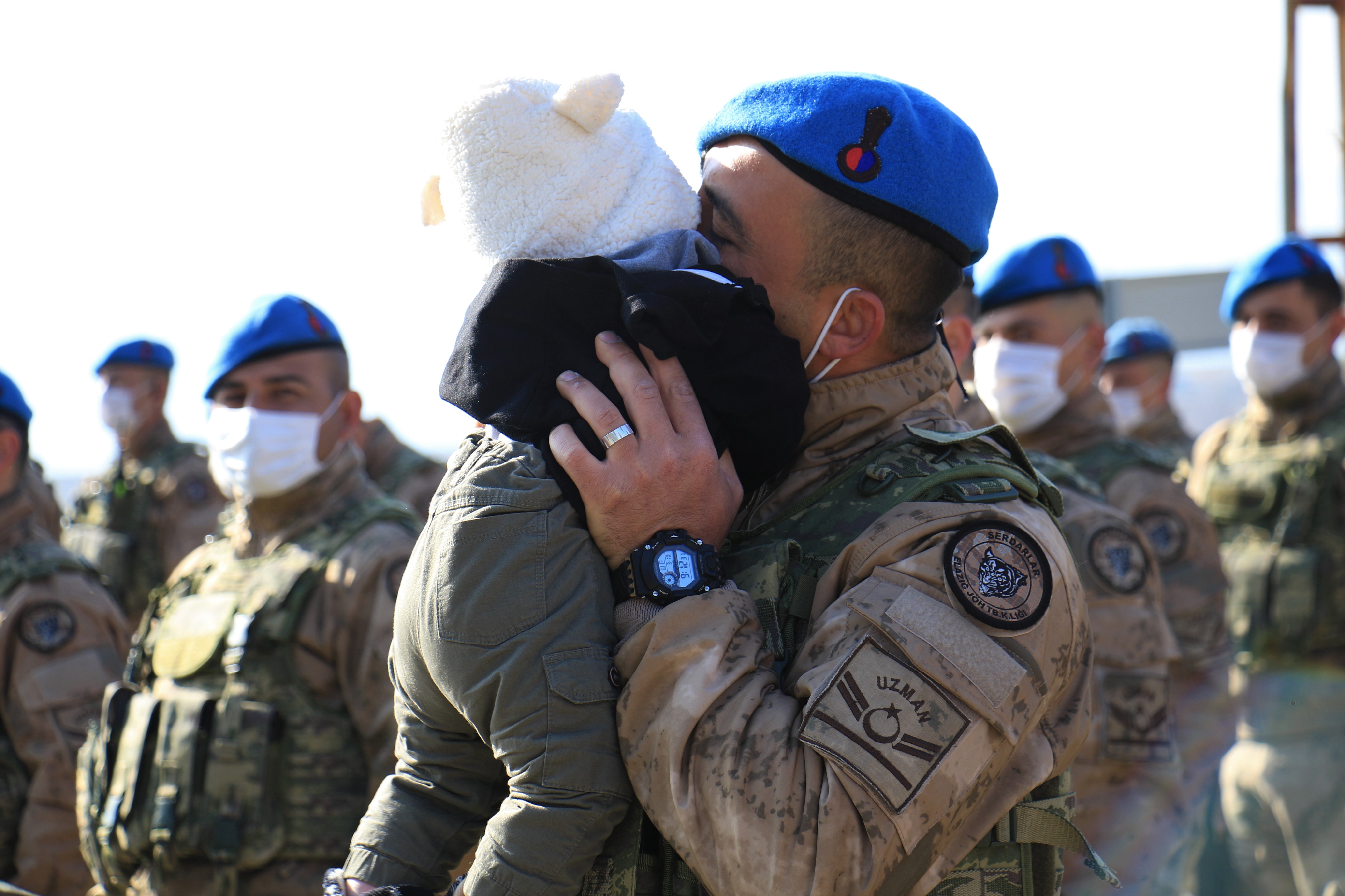 Bir tarafta gurur, bir tarafta hüzün, JÖH timleri Suriye’ye uğurlandı