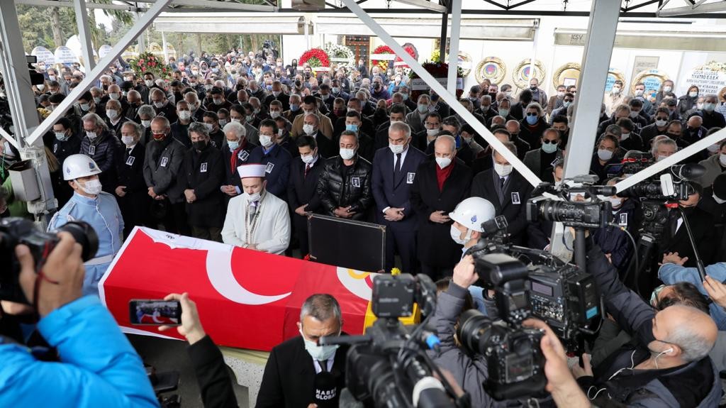 Usta oyuncu Rasim Öztekin son yolculuğuna uğurlandı
