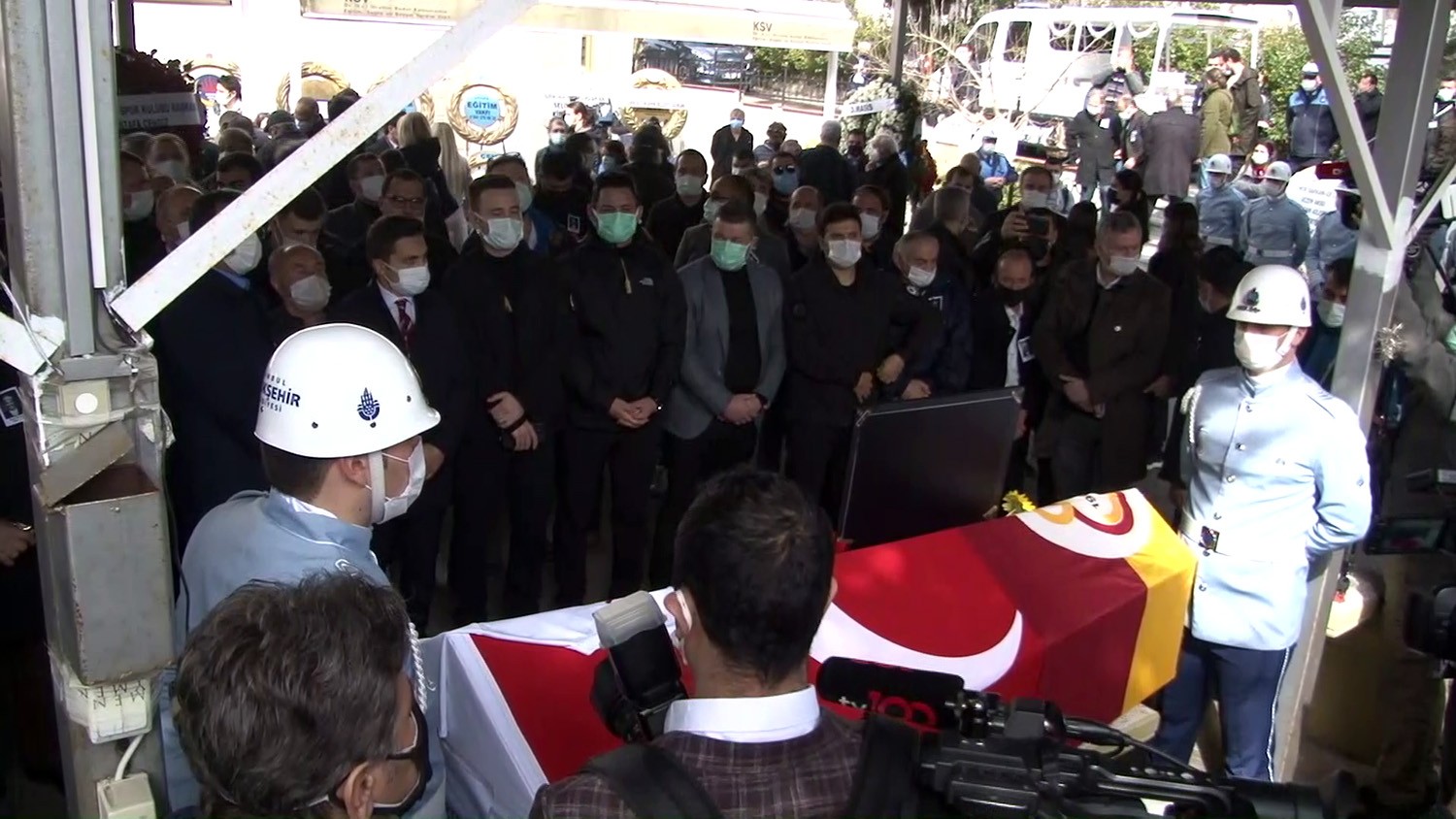 Usta oyuncu Rasim Öztekin son yolculuğuna uğurlandı